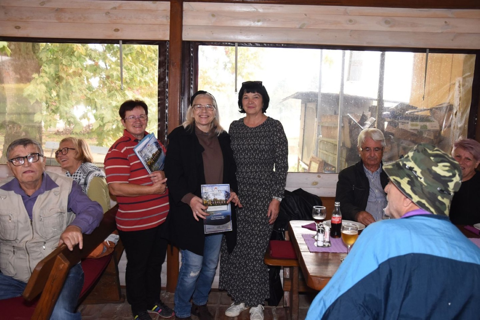 Zamjenica župana iz reda srpske nacionalne manjine Mirjana Oluić, je u subotu, 8. listopada 2022. godine, u Petrinji nazočila 14. likovnoj koloniji "Jesen u Petrinji 2022." koju je organiziralo SKD "Prosvjeta" Zagreb, Pododbor Petrinja.