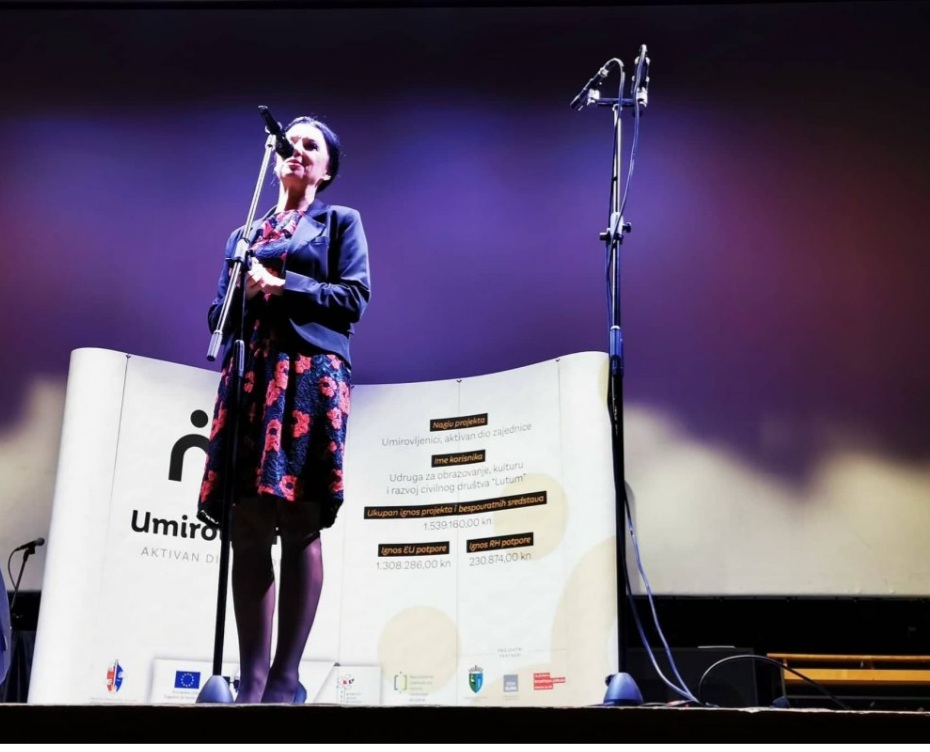 Pročelnica Upravnog odjela za obrazovanje, kulturu, šport, mlade i civilno društvo Robertina Štajdohar prisustvovala je Smotri folklora umirovljenika koja je u subotu, 29. listopada održana u Hrvatskom domu u Glini. Uz nastup kulturno-umjetničkih društava u programu su nastupili i korisnici Doma za starije osobe Glina te članovi Udruge matice umirovljenika Grada Gline i Udruge umirovljenika Grada Kutine. 