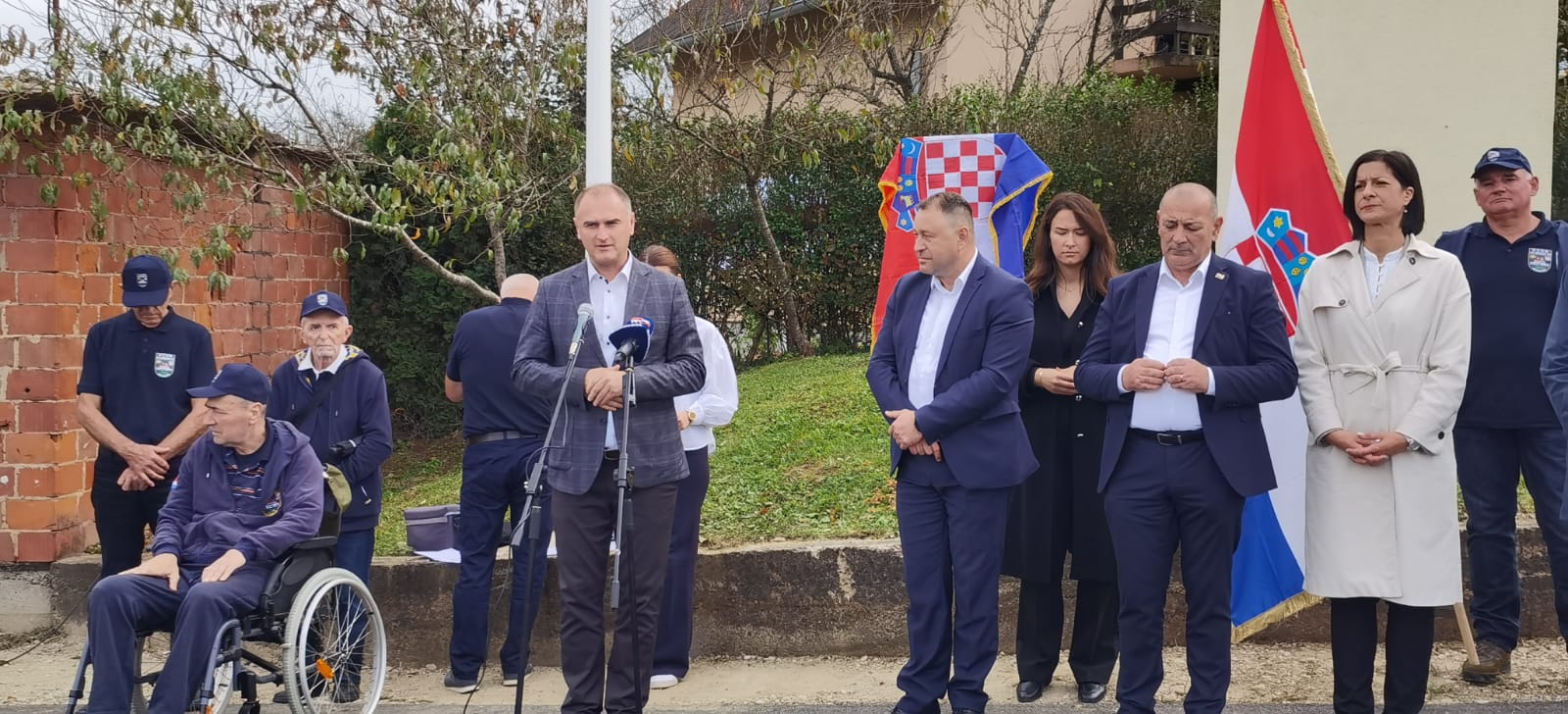 Mihael Jurić, zamjenik župana u subotu 22. listopada 2022. godine nazočio je obilježavanju svetkovine sv. Ivana Pavla II. u Petrinji. Program obilježavanja ove svetkovine započeo je svečanom procesijom iz dvorišta sadašnje župne crkve u Ulici Gromova na mjesto izgradnje buduće crkve u Vatrogasnoj ulici u Petrinji. Nakon procesije održana je sveta misa predvođena sisačkim biskupom mons. Vladom Košićem u sklopu koje je blagoslovljeno gradilište te položen temeljni kamen nove crkve.