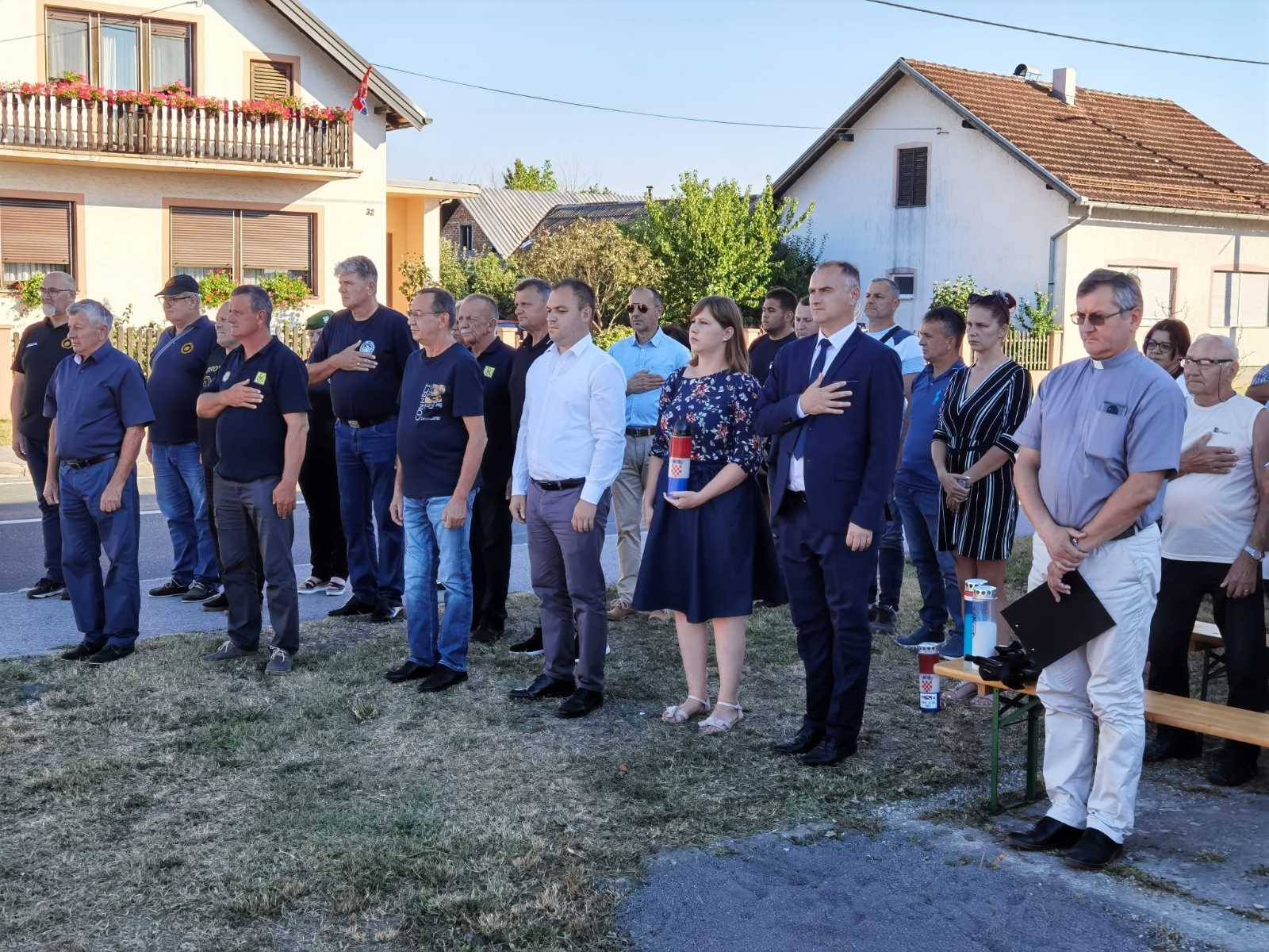 Zamjenik župana Mihael Jurić je u četvrtak, 4. kolovoza 2022. godine, u glinskom naselju Jukinac nazočio polaganju vijenaca u znak odavanja počasti poginulom hrvatskom branitelju Darku Liscu, civilnim žrtvama u Domovinskom ratu, te poginulim i nestalim Jukinčanima u Drugom svjetskom ratu.