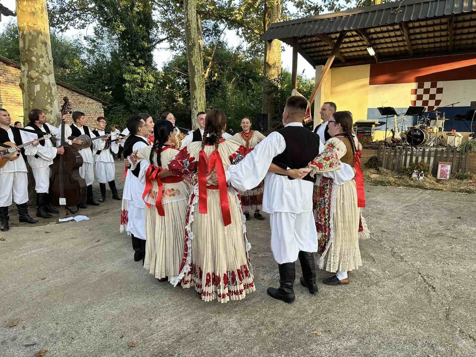 Zamjenik župana Mihael Jurić nazočio je u subotu, 26. kolovoza 2023. godine manifestaciji Danji Donje Posavine koja se održala u Kratečkom. Manifestacija potiče druženje lokalnog stanovništva, a podupire je Sisačko-moslavačka županija.