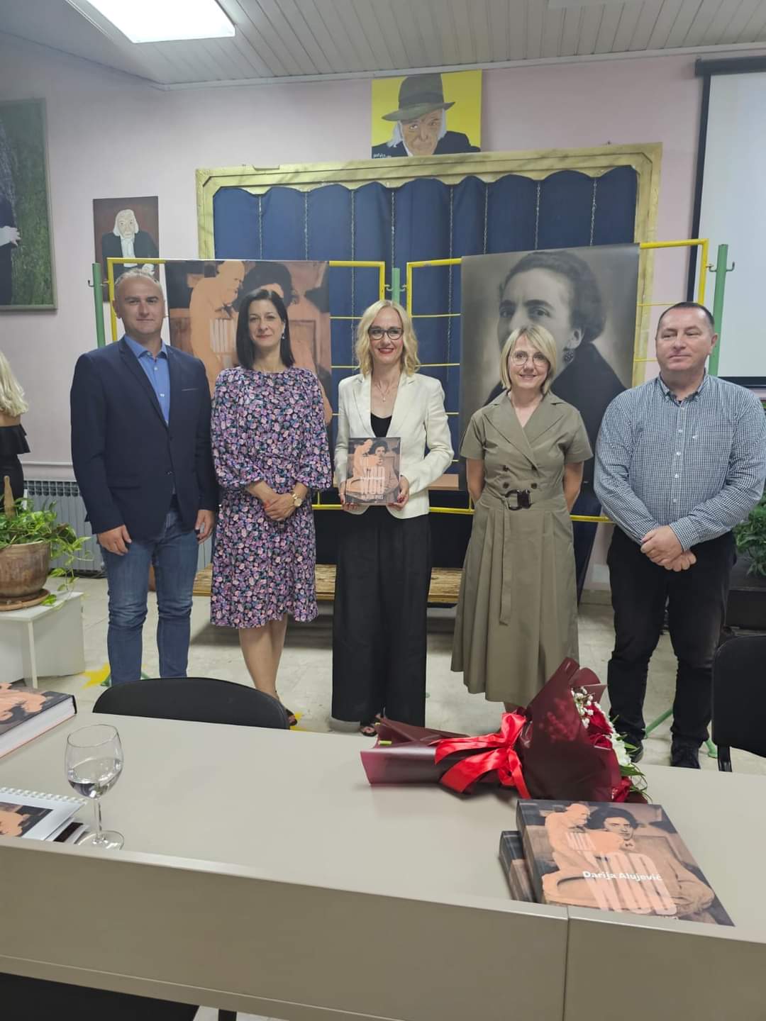 Zamjenik sisačko-moslavačkog župana Mihael Jurić je u prostoru OŠ Dragutina Tadijanovića u Petrinji nazočio predstavljanju knjige dr. sc. Darije Alujević „Mila Wood – prva hrvatska kiparica“.