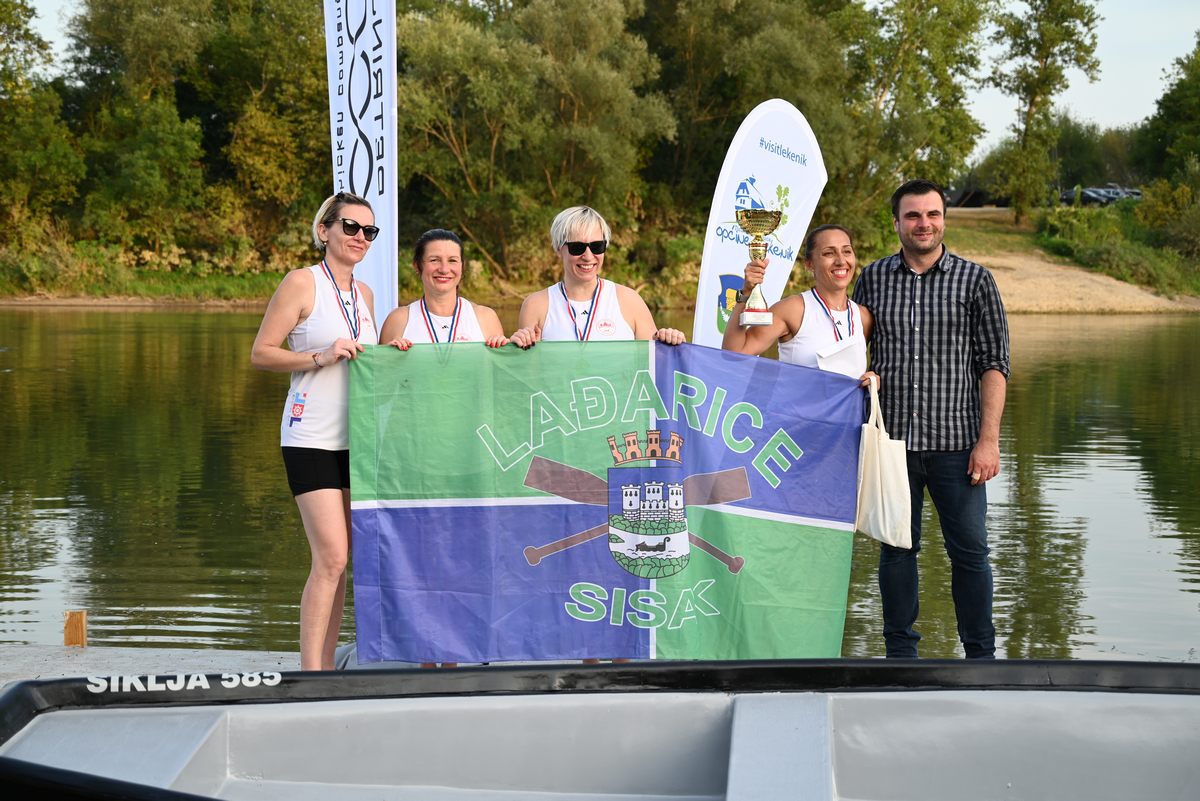 Župan Ivan Celjak je nazočio atraktivnoj sportskoj završnici kulturno-turističke manifestacije „Letovanić, selo pokraj Kupe“, 17. utrci kupskih čamaca na 5,5 km dugoj stazi Stari Brod-Letovanić.