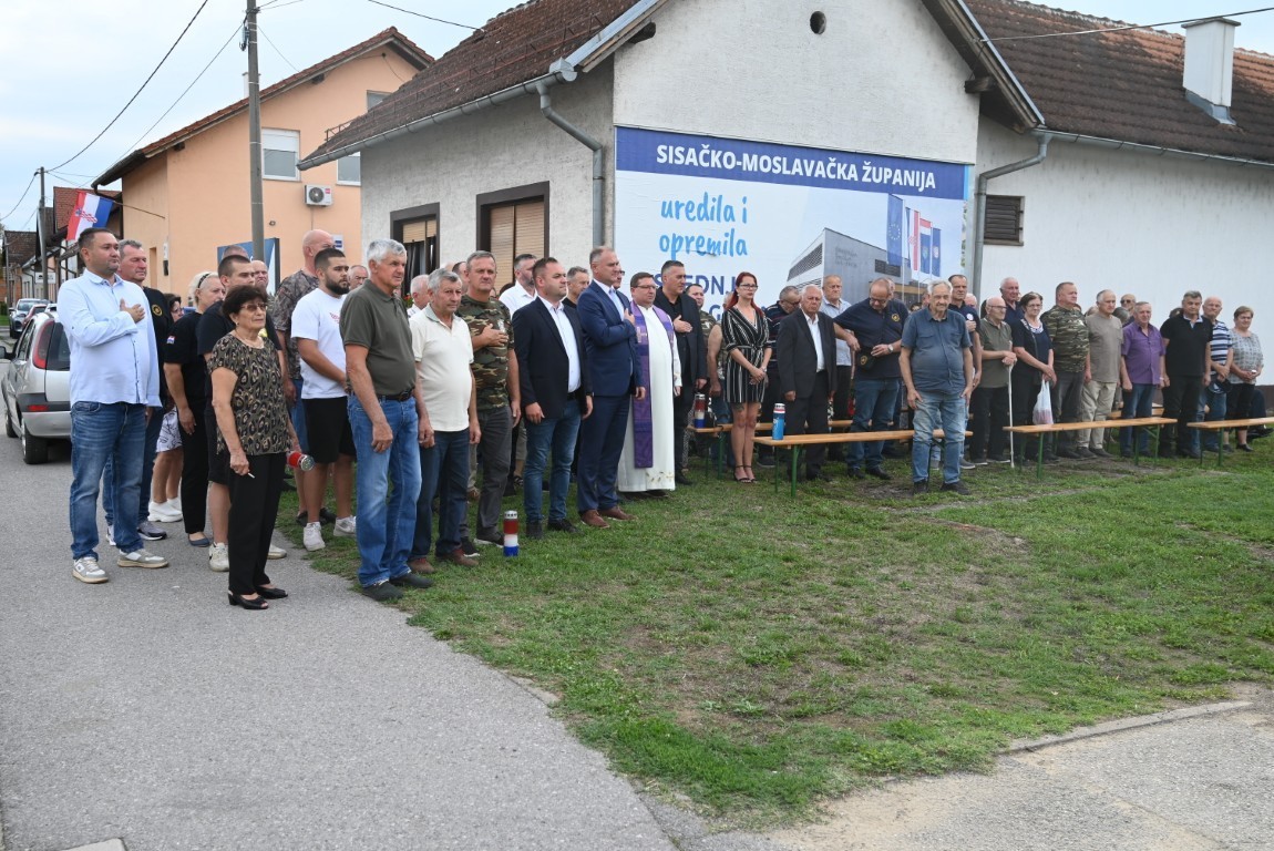 Zamjenik sisačko-moslavačkog župana Mihael Jurić je u glinskom naselju Jukincu sudjelovao u odavanju počasti poginulom hrvatskom branitelju Darku Liscu, civilnim žrtvama u Domovinskom ratu te poginulim i nestalim mještanima Jukinca u II. svjetskom ratu.