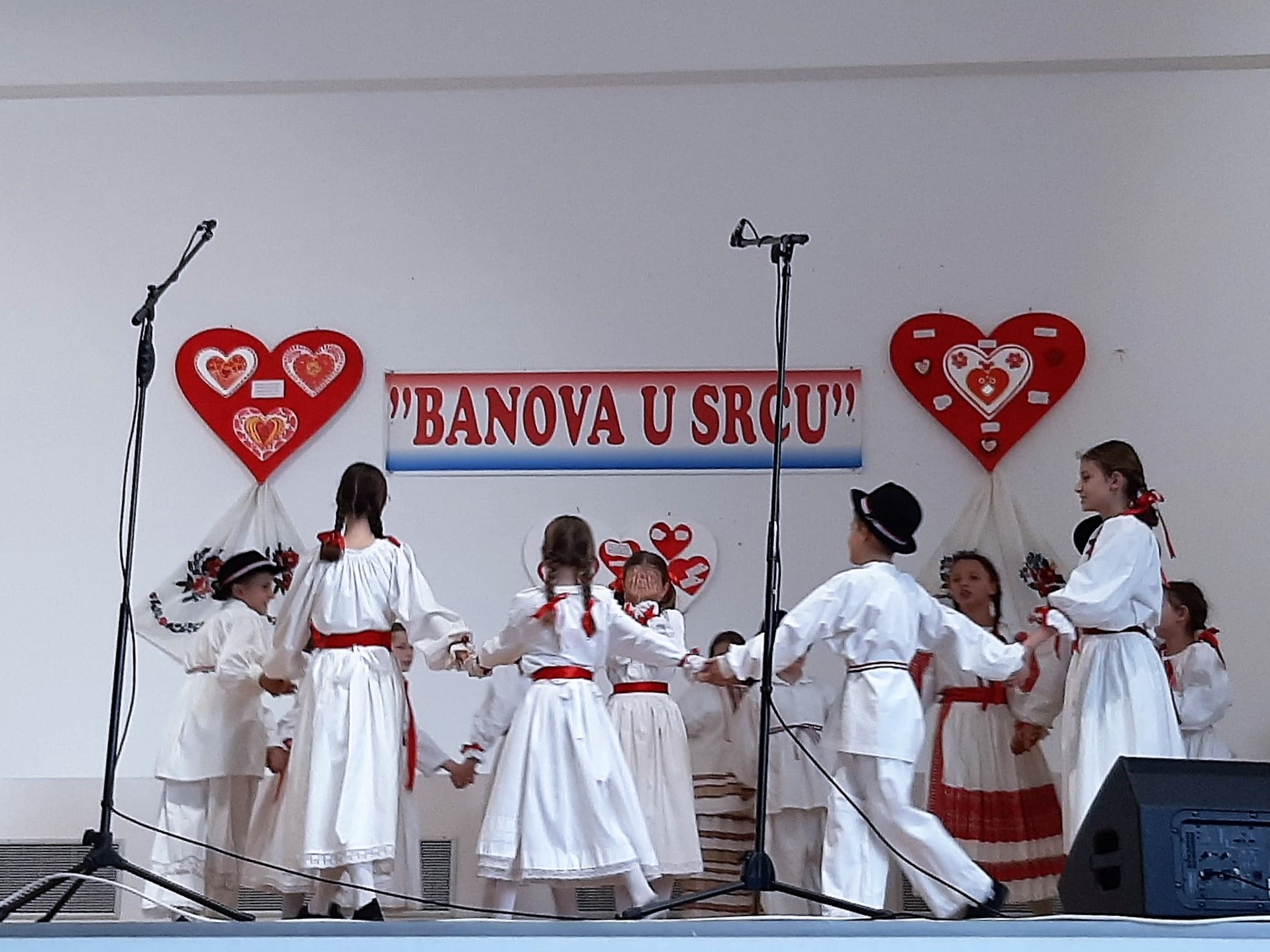 Vijećnica u Županijskoj skupštini Tena Jevak-Benčić je u nedjelju, 4. lipnja 2023. godine, u Banovoj Jarugi nazočila 13. susretima folklora "Banova u srcu".