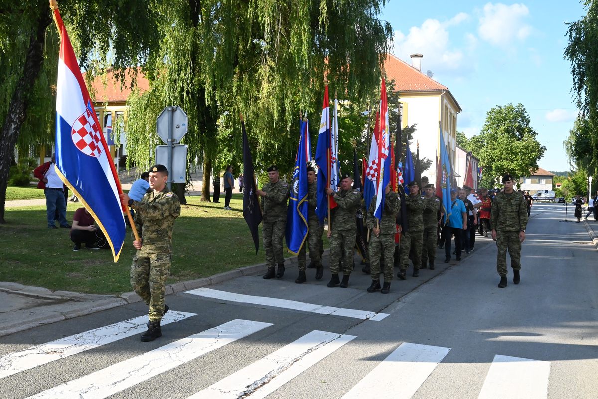 Zamjenik župana Mihael Jurić je sudjelovao u svečanom obilježavanju Dana hrvatskih branitelja grada Novske. 