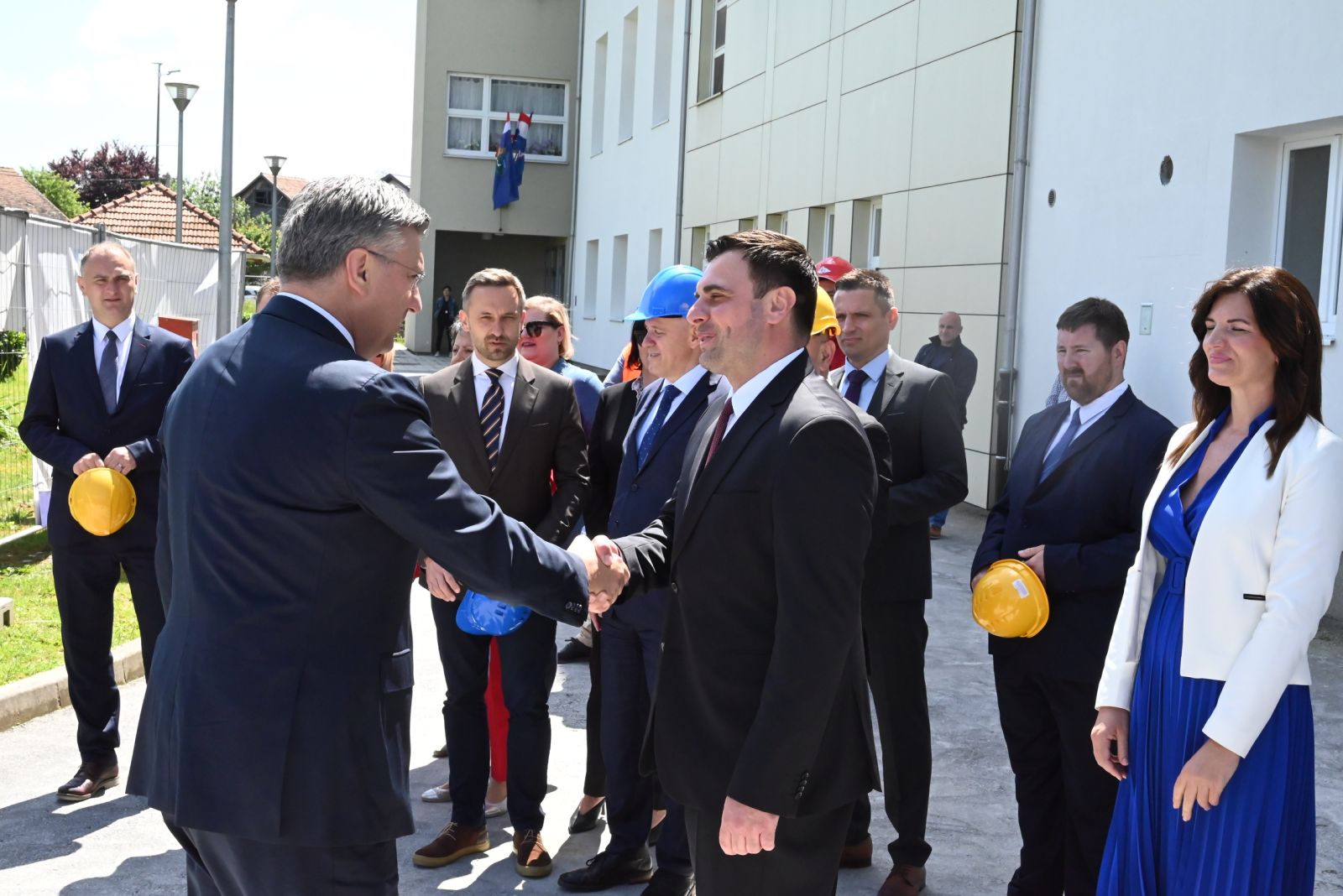 Predsjednik Vlade RH Andrej Plenković je, u pratnji sisačko-moslavačkog župana Ivana Celjaka, obišao je u Glini tri aktivna gradilišta Sisačko-moslavačke županije. 