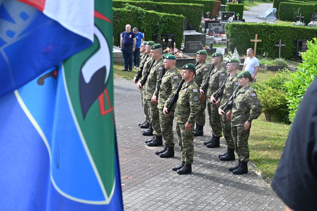 Polaganjem vijenaca i zajedničkom molitvom kod središnjeg križa na Gradskom groblju Viktorovac u subotu, 10. lipnja 2023. godine, započelo je svečano obilježavanje ustrojavanja prve dragovoljačke postrojbe u Republici Hrvatskoj 57. samostalnog bataljuna Marijan Celjak.