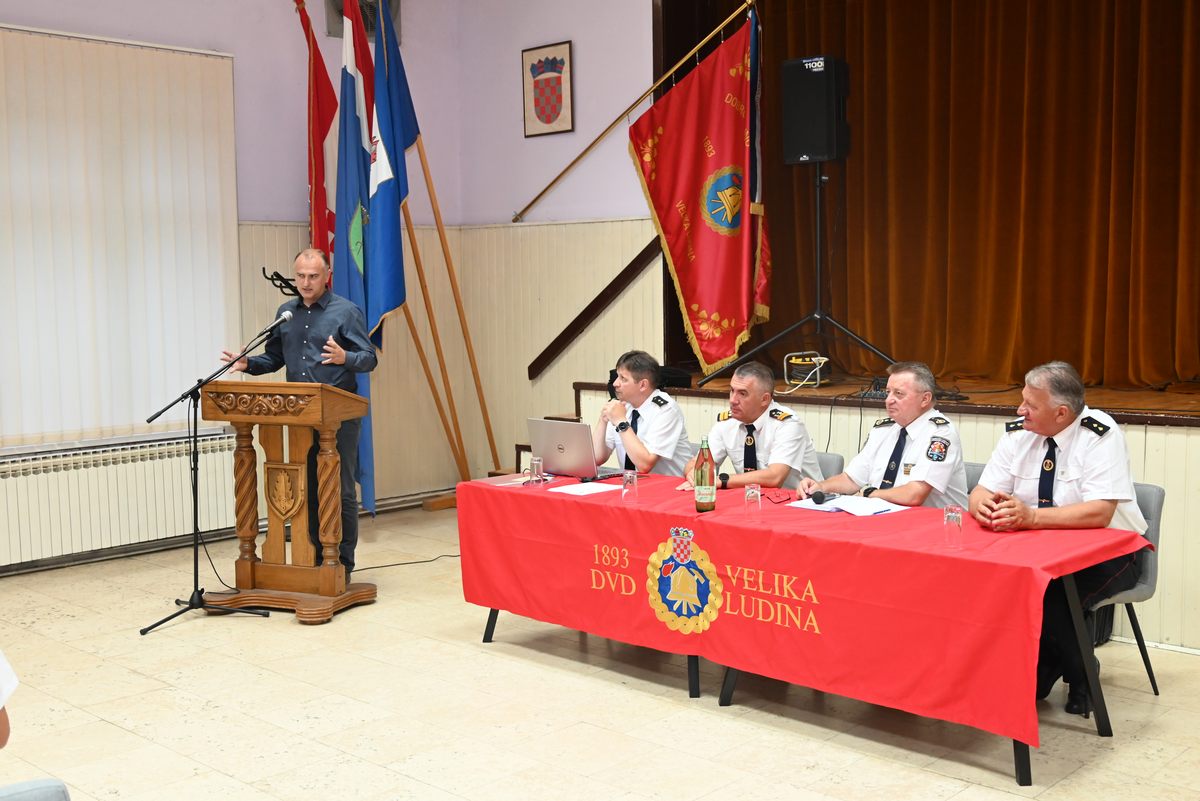 Zamjenik župana Mihael Jurić je u Društvenom domu u Velikoj Ludini nazočio redovnoj sjednici Skupštine Vatrogasne zajednice Sisačko-moslavačke županije.