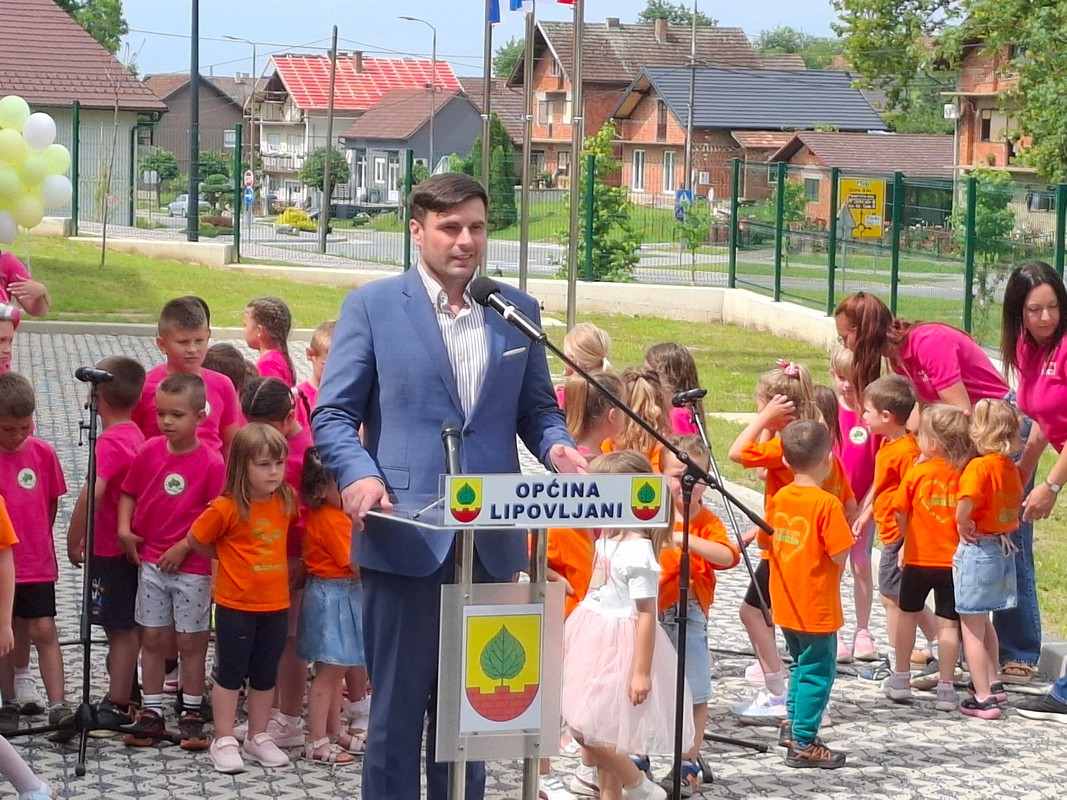  U Lipovljanima je danas svečano otvoren novoizgrađeni dječji vrtić s tri vrtićke i jednom jasličkom skupinom. 