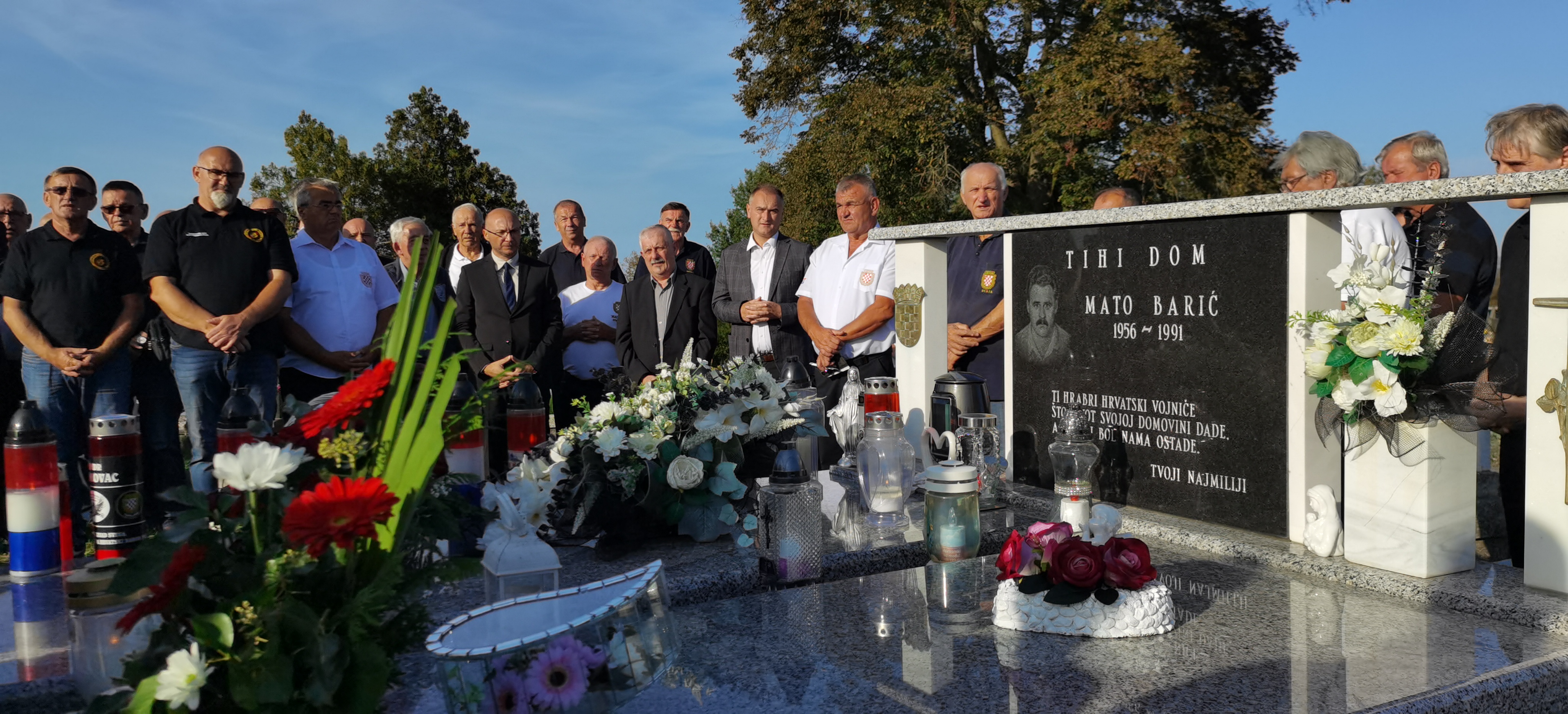 Zamjenik župana Mihael Jurić u četvrtak, 5. listopada 2023. godine nazočio je obilježavanju 31. obljetnice pogibije i stradanja mještana Komareva. 