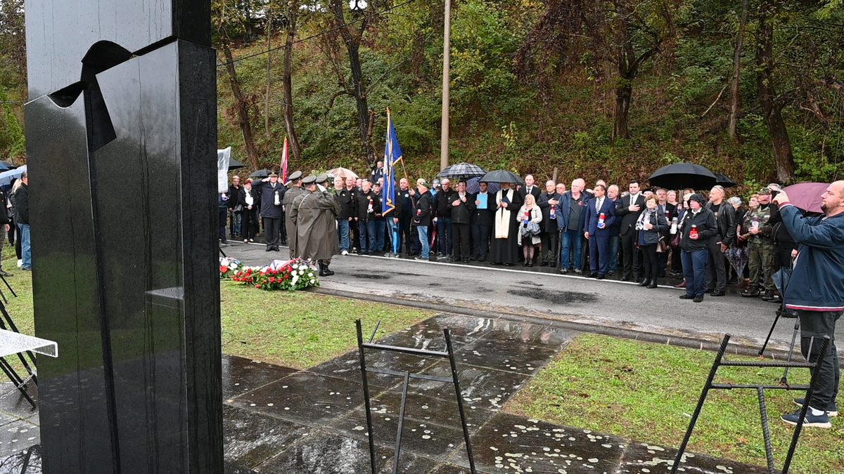 Župan Ivan Celjak je, kao izaslanik predsjednika Hrvatskog sabora Gordana Jandrokovića, sudjelovao u obilježavanju 32. godišnjice stradanja civila Pounja, čija su tijela ekshumirana u proljeće 1997. godine iz masovne grobnice u Baćinu, naselju na području općine Hrvatska Dubica.