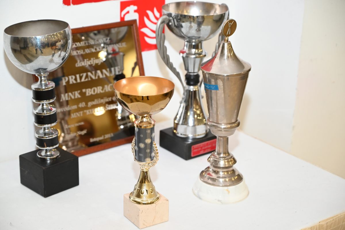 Predsjednik županijske Zajednice sportskih udruga i saveza, Marko Badrić je nazočio predstavljanju knjige jednog od osnivača momčadi i njenog najboljeg strijelca, Zlatka Milnovića-Mide „Borac 73 – Trostruki pobjednici Kutije šibica“, koja je održana u sisačkom hotelu Panonija. Dvoranu su do posljednjeg mjesta napunili članovi legendarne malonogometne momčadi, njihovi sportski prijatelji i suparnici, poštovatelji i navijači.  Knjigu je, u povodu 50 godina od osnivanja Borca 73, izdala udruga „Kultura vrijednosti“.