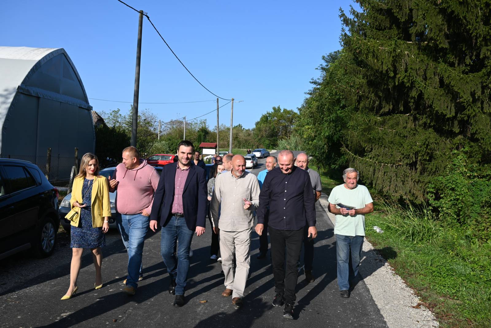  Župan Ivan Celjak je sa suradnicima obišao cestu u Tišini Erdedskoj, naselju na području Općine Martinska Ves, na kojoj su završeni radovi sanacije i modernizacije neasfaltiranog dijela ove nerazvrstane ceste.
