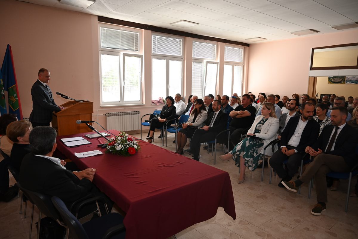 Zamjenik župana Mihael Jurić je, kao izaslanik predsjednika Hrvatskog sabora Gordana Jandrokovića, nazočio svečanoj sjednici Općinskog vijeća Općine Gvozd, koja je održana u povodu obilježavanja Dana općine Gvozd
