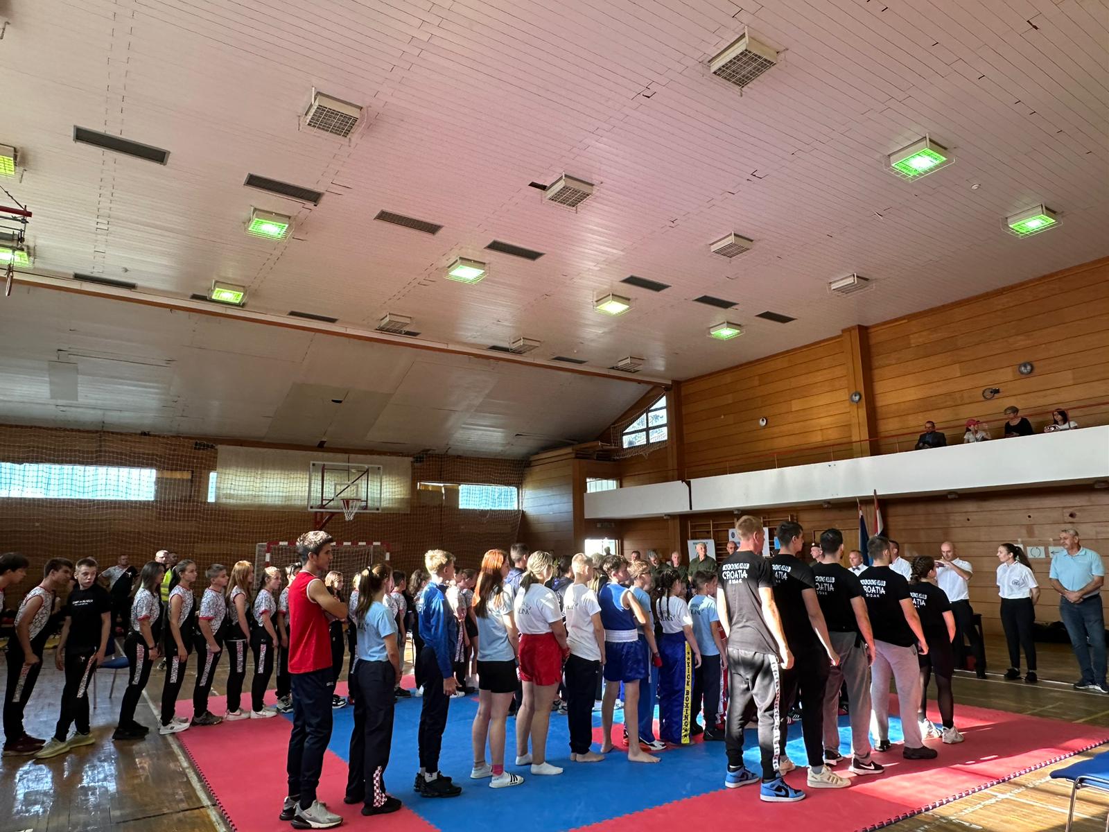 U sportskoj dvorani Top-Termi u Topuskome je u subotu, 14. listopada 2023. godine održano Kickboxing prvenstvo Sisačko-moslavačke županije kojeg je otvorio predsjednik Skupštine Zajednice sportskih udruga i saveza Sisačko-moslavačke županije Marko Badrić.