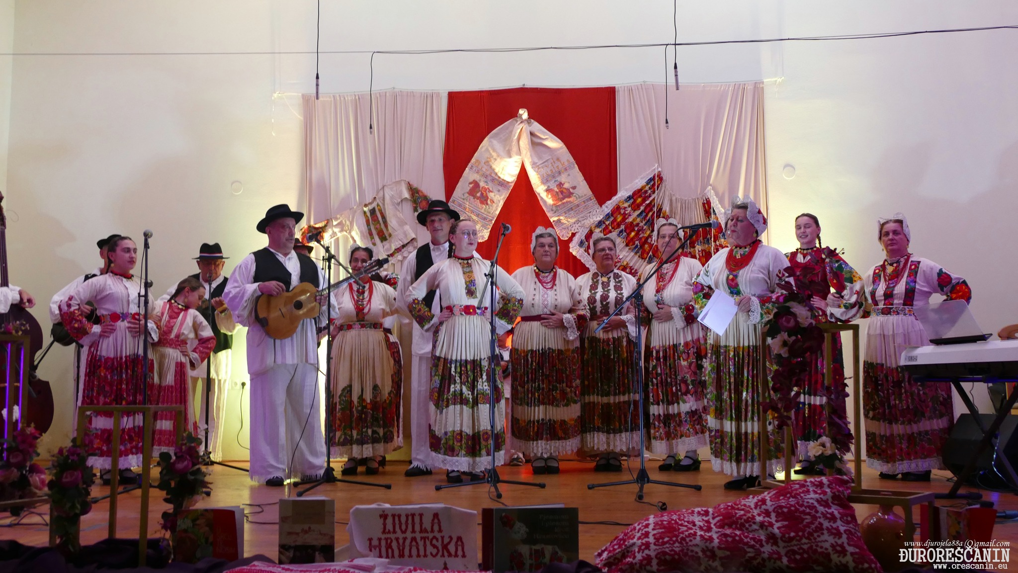 U subotu, 21. listopada 2023. godine u mjestu Hrastovica održan je koncert domoljubnih i narodnih pjesama kojeg je organiziralo Kulturno umjetničko društvo "Hrastovačka gora" iz Hrastovice.