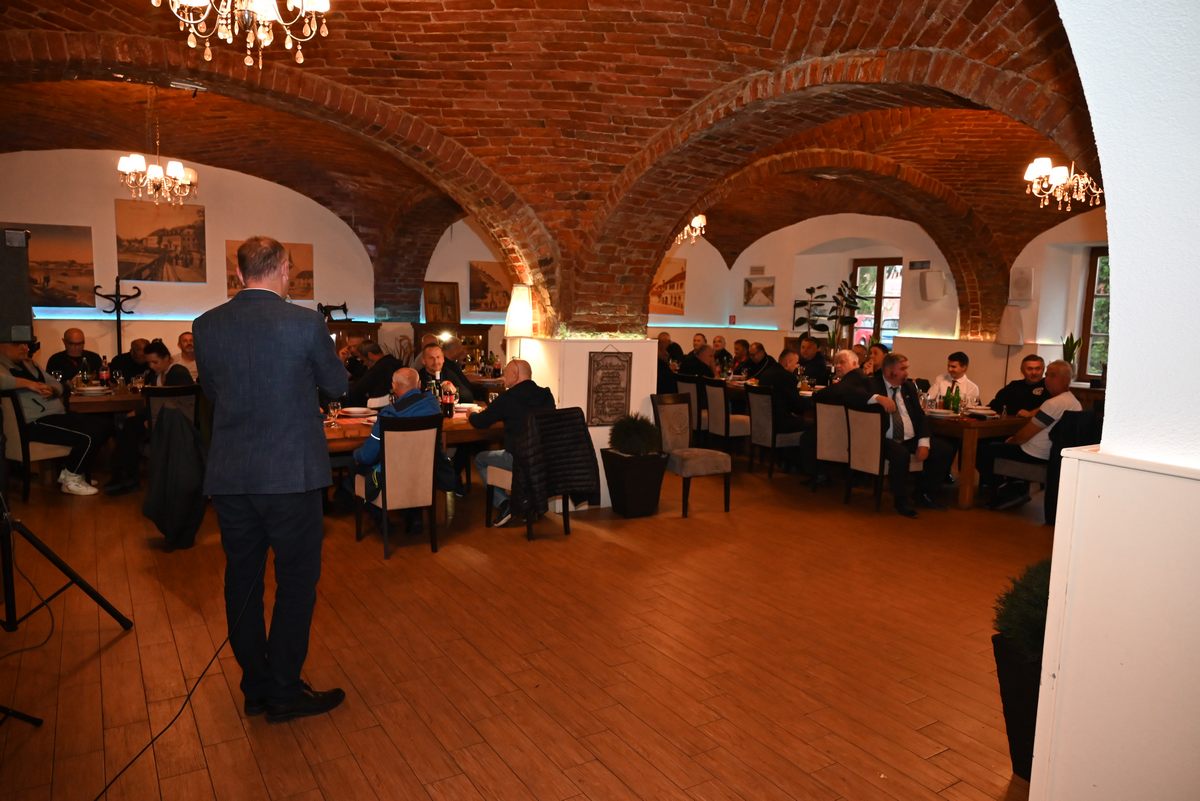 Zamjenik župana Mihael Jurić je u Sisku pozdravio članove Hrvatskog društva logoraša srpskih koncentracijskih logora, čijem je ovogodišnjem tradicionalnom druženju domaćin bila Podružnica Sisačko-moslavačke županije.