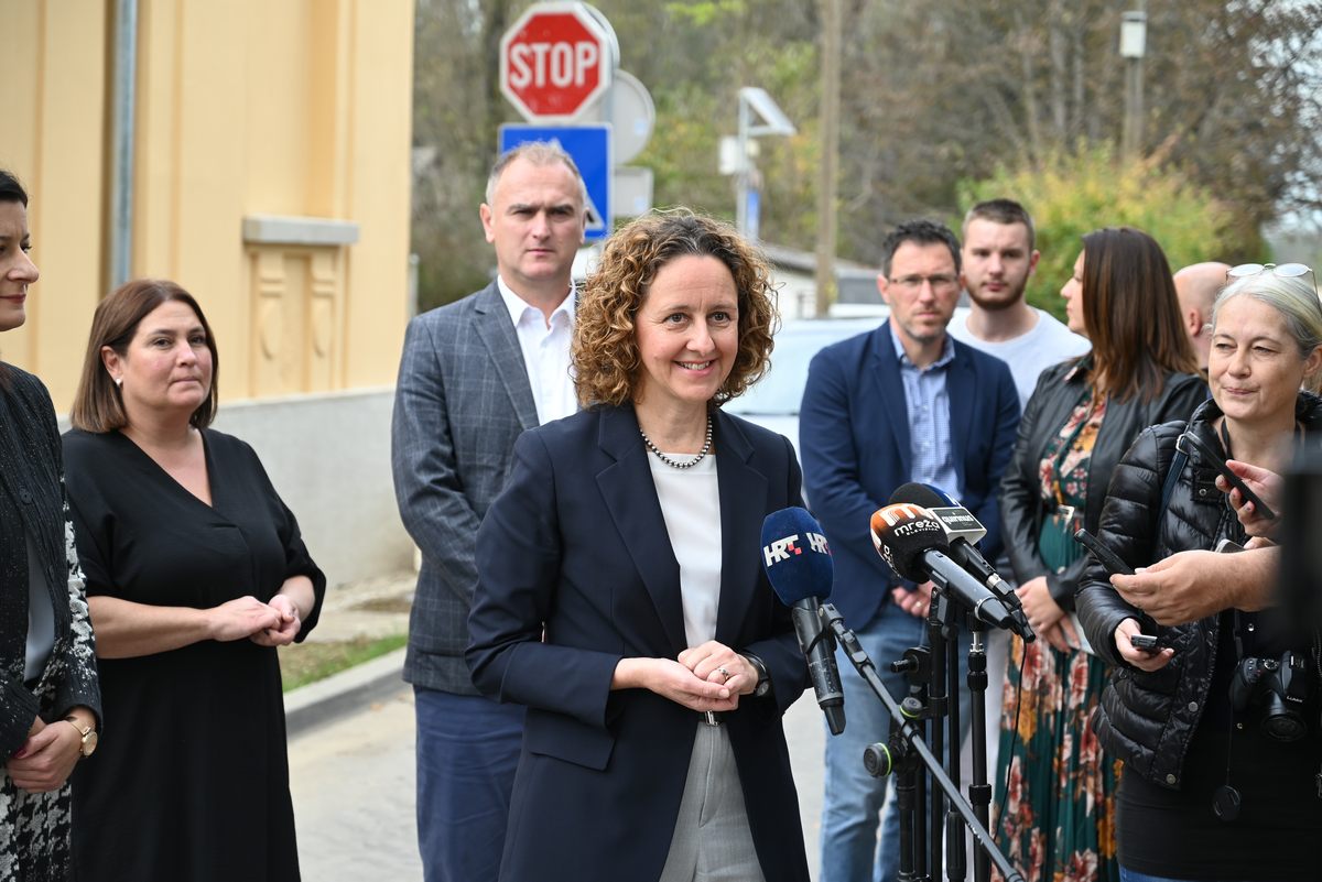 Zamjenik župana Mihael Jurić pratio je posjet ministrice kulture i medija Nine Obuljen-Koržinek Petrinji.