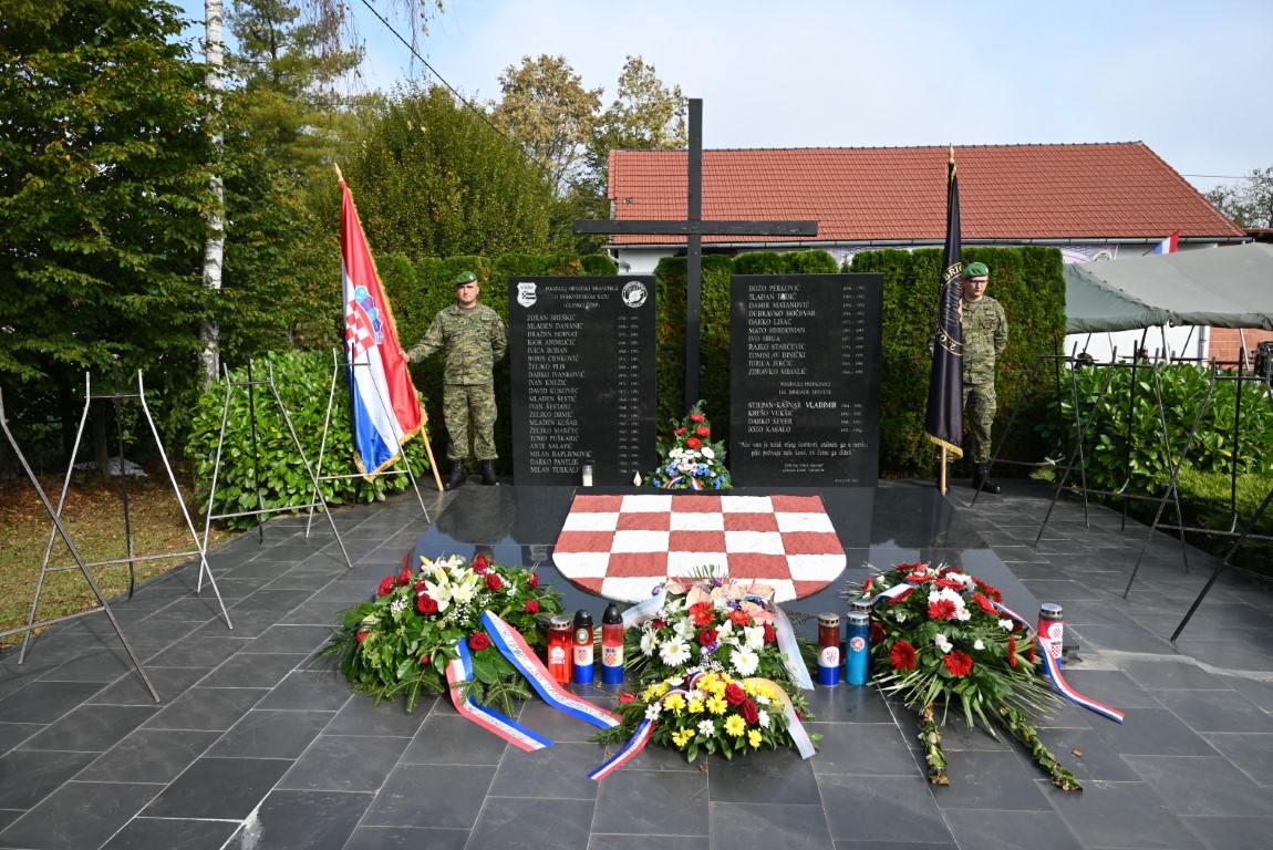 Središnja svečanost obilježavanja Dana hrvatski branitelja Sisačko-moslavačke županije održana je kod spomenika u Novom Farkašiću gdje je u spomen na pobjedonosnu akciju Hrvatske vojske na potezu Farkašić – Vratečko – Slana koja je počela 18. listopada 1991. godine kada je u mjestu Novi Farkašić vođena jedna od presudnih bitaka u Domovinskom ratu.