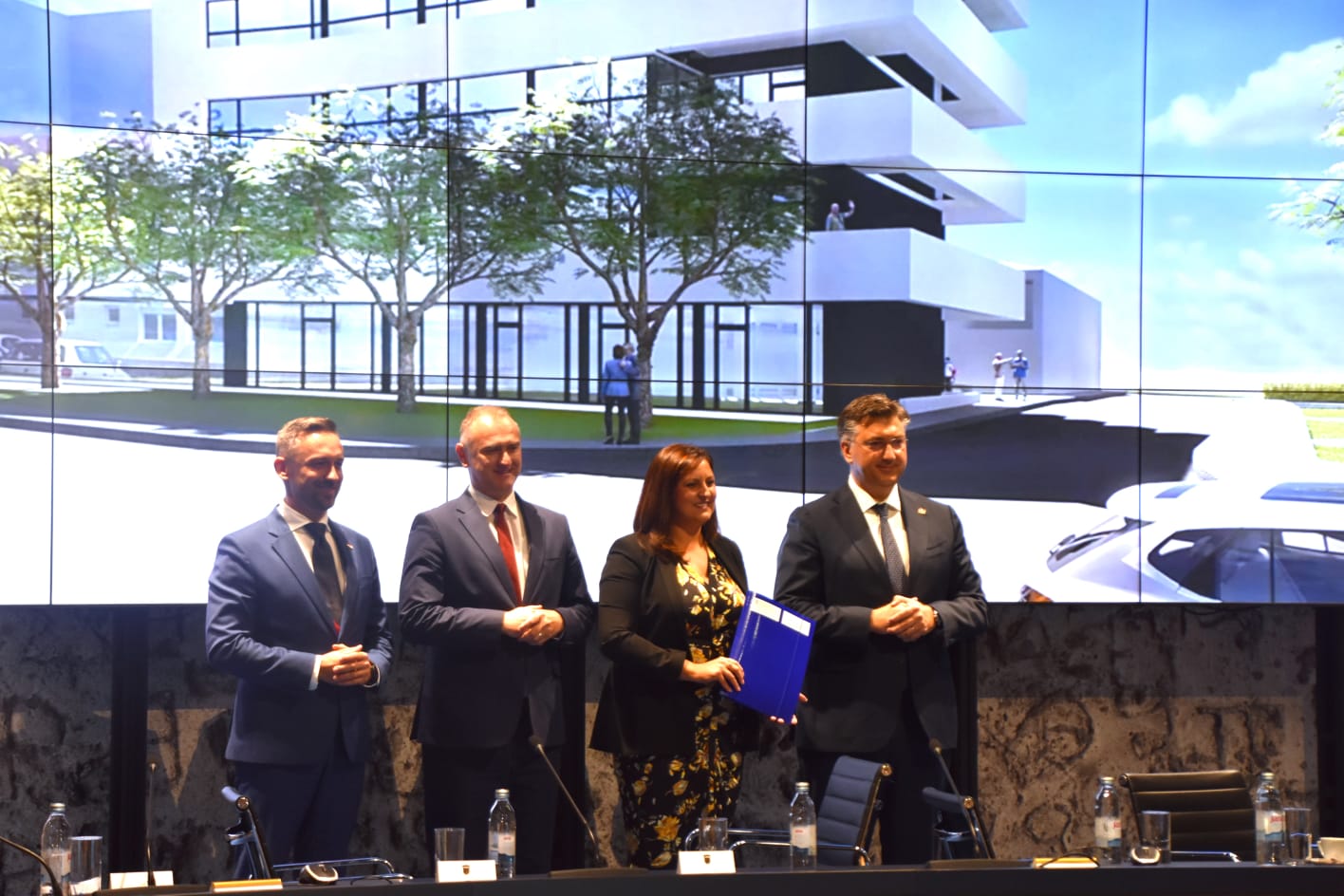 U ponedjeljak, 2. listopada 2023. godine, predsjednik Vlade Andrej Plenković i ministar rada, mirovinskoga sustava, obitelji i socijalne politike Marin Piletić uručili su ugovore za izgradnju i opremanje ukupno 18 centara za starije osobe vrijednosti 159 milijuna eura, među kojima je i ugovor za dogradnju i opremanje Centra za starije osobe Novska.