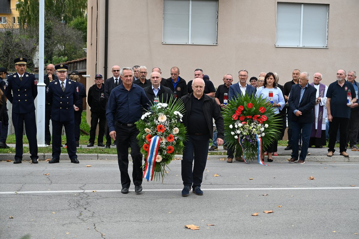 Ravnatelj Kulturno-povijesnog centra Sisačko-moslavačke županije Ivica Valent sudjelovao je u komemoraciji, koju su u Novskoj organizirali Odbor hrvatskih branitelja iz Domovinskog rata  i Grad Novska. 