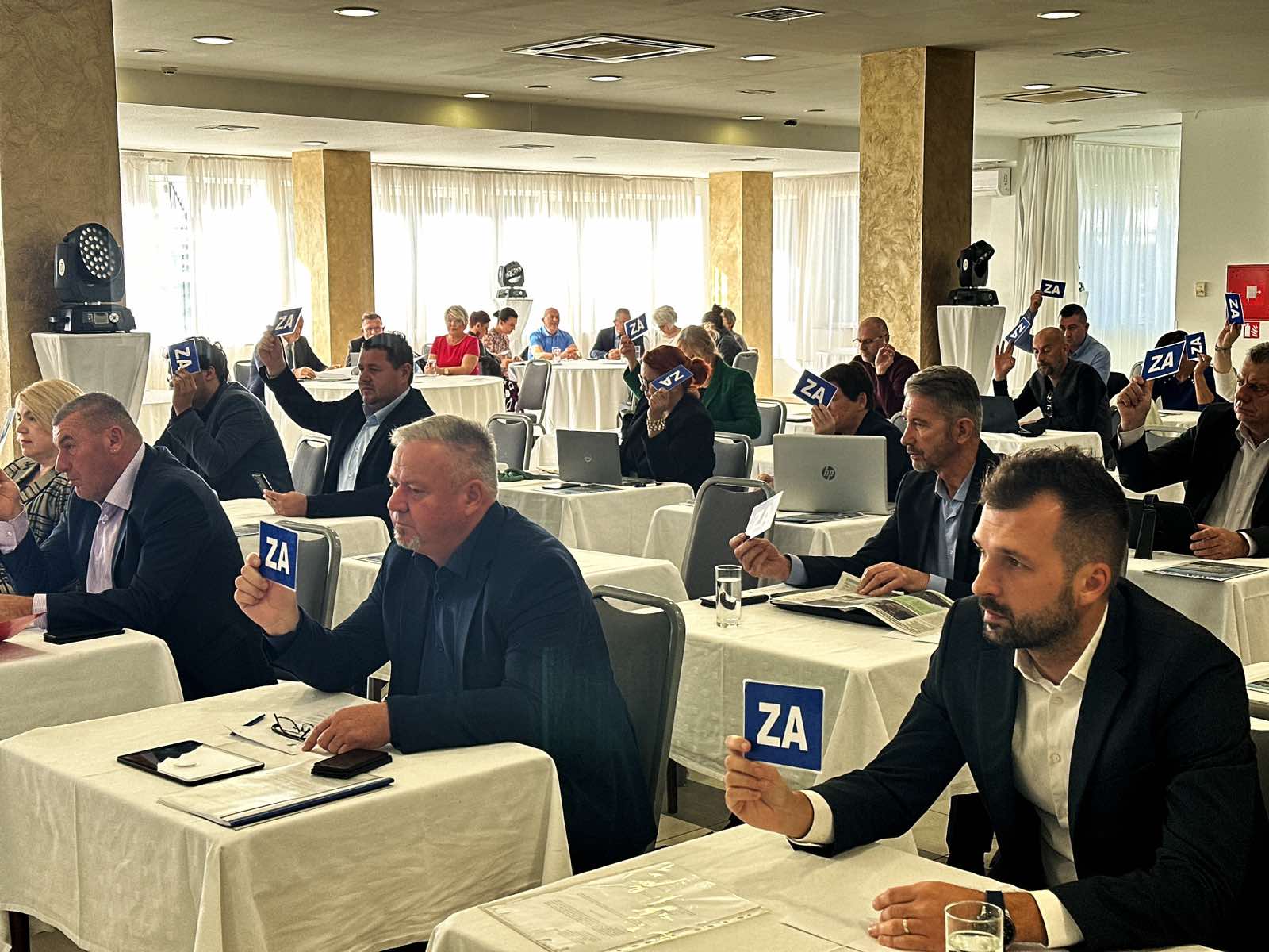 Na današnjoj sjednici Županijske skupštine Sisačko-moslavačke županije prihvaćeno je izvješće o radu župana Ivana Celjaka za razdoblje od 1. siječnja do 30. lipnja ove godine.