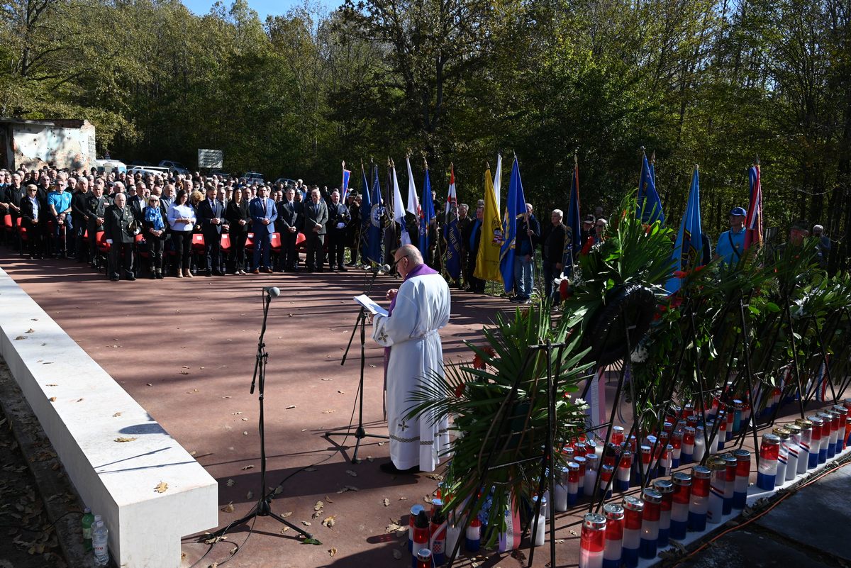 Na spomen-području Trokut u Novskoj svečano je, u organizaciji Sisačko-moslavačke županije i Grada Novske, uz potporu Ministarstva hrvatskih branitelja, obilježena 32. obljetnica Dana početka oslobađanja Zapadne Slavonije i održana komemoracija poginulim hrvatskim braniteljima iz Domovinskog rata na zapadno-slavonskom ratištu.