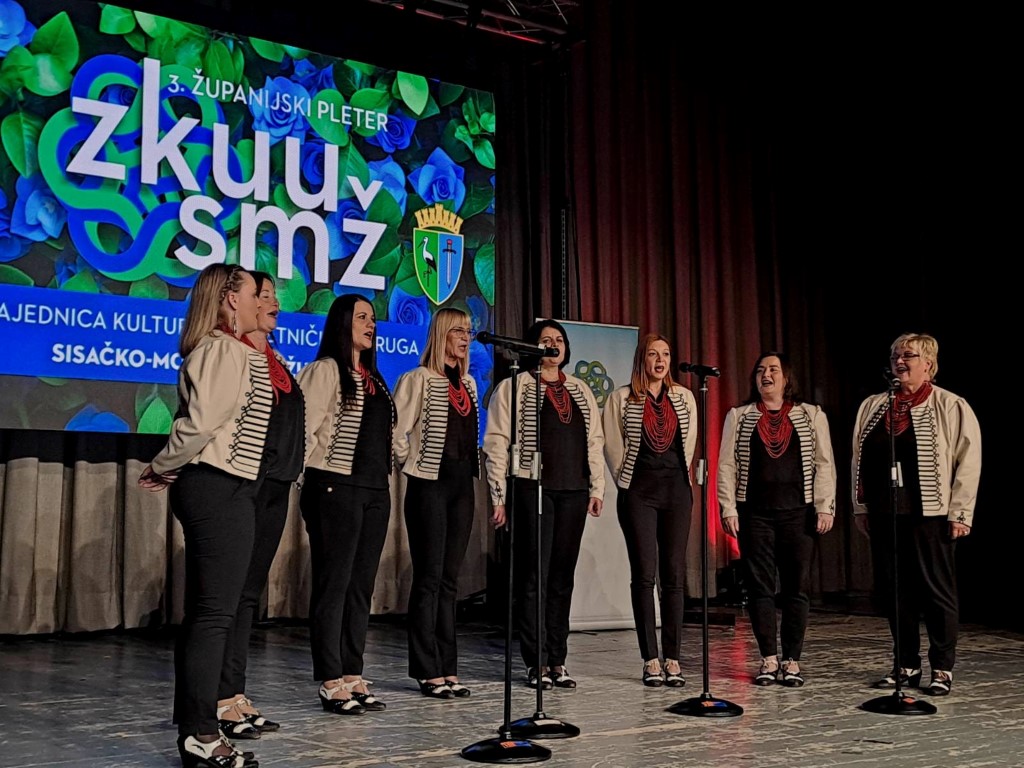 Sinoć je u Domu INA Rafinerije nafte u Sisku održana manifestacija 3. županijski pleter u organizaciji Zajednice kulturno-umjetničkih udruga SMŽ i pod pokroviteljstvom Sisačko-moslavačke županije.