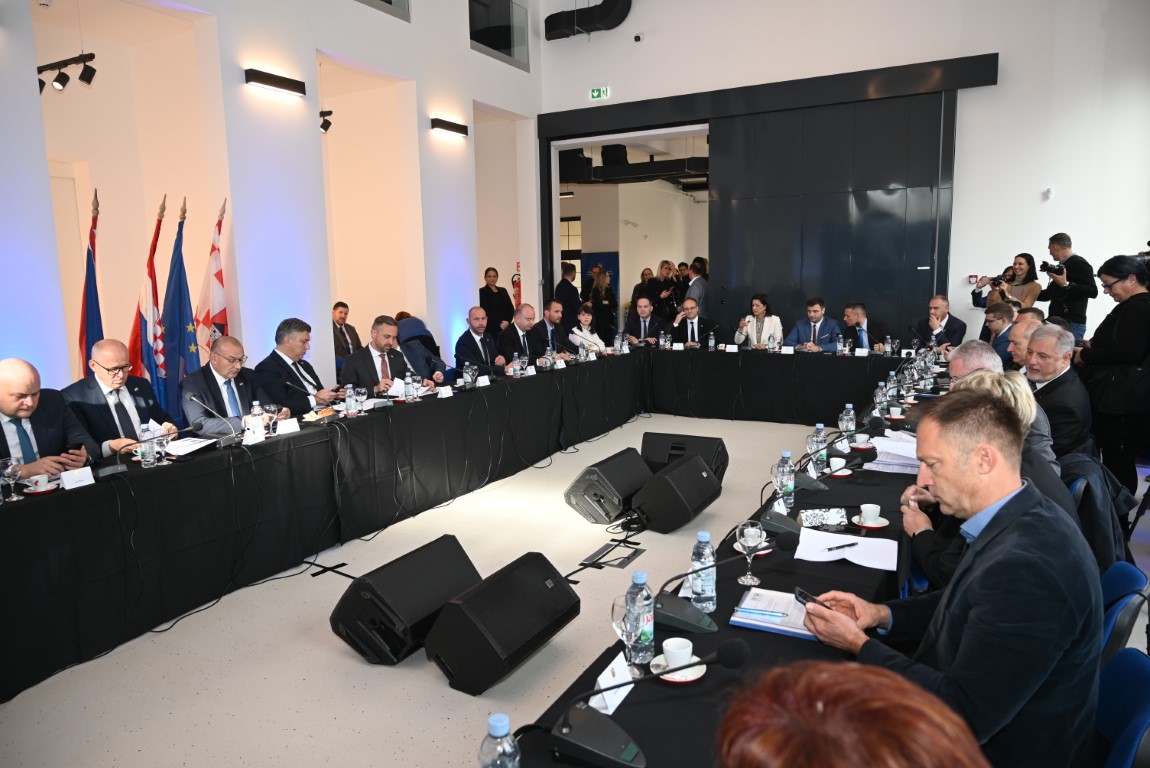 Pod predsjedanjem Krešimira Severa, u prostoru Gradske munjare u Petrinji, održana je 267. sjednica Gospodarsko-socijalnog vijeća, prva koja je u mandatu aktualne Vlade RH održana izvan Zagreba.