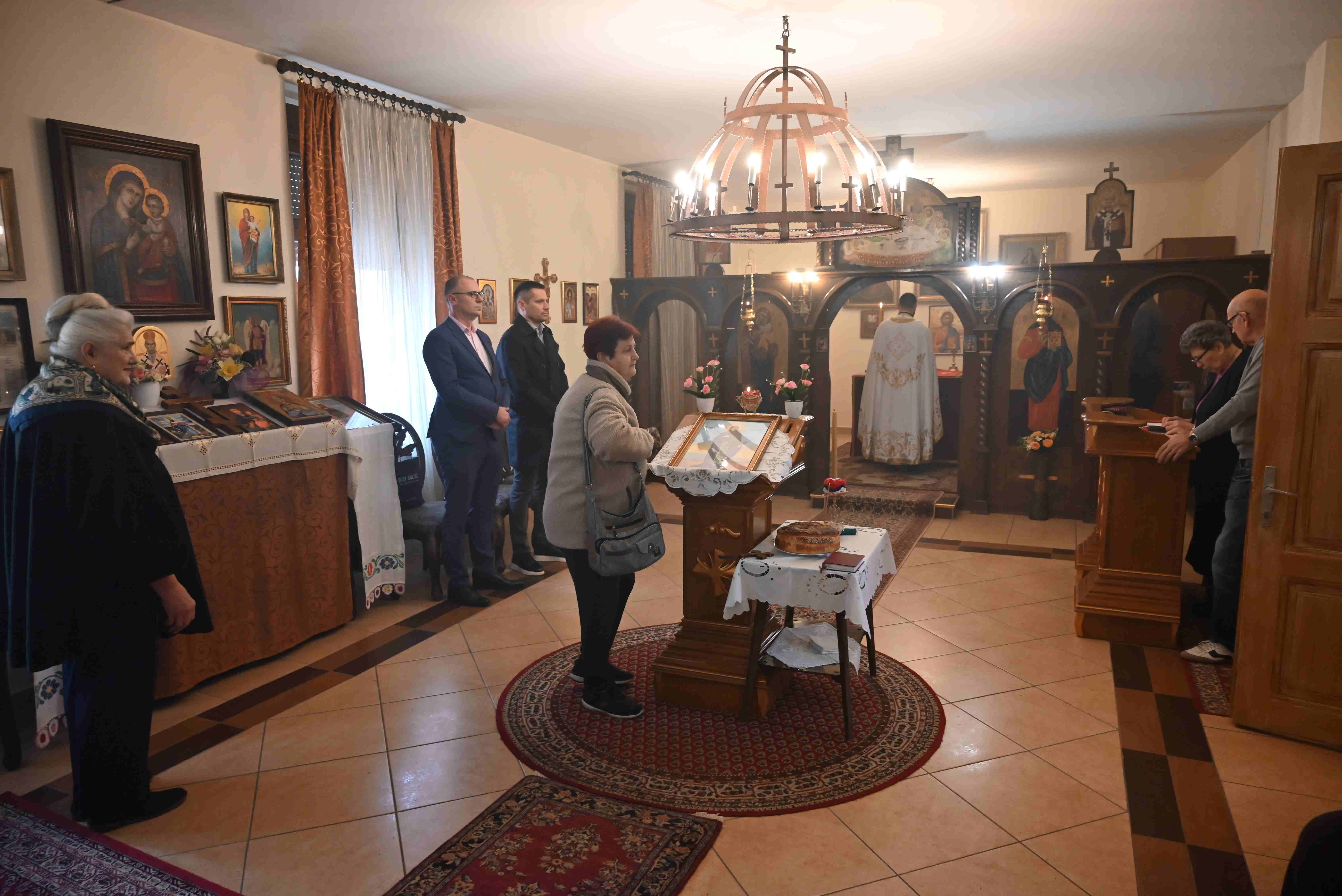 Državni tajnik Domagoj Orlić je, kao izaslanik župana Ivana Celjaka, nazočio svetoj liturgiji, koja je, u povodu slave sisačke parohije, održana u Crkvi svete Petke u Sisku.