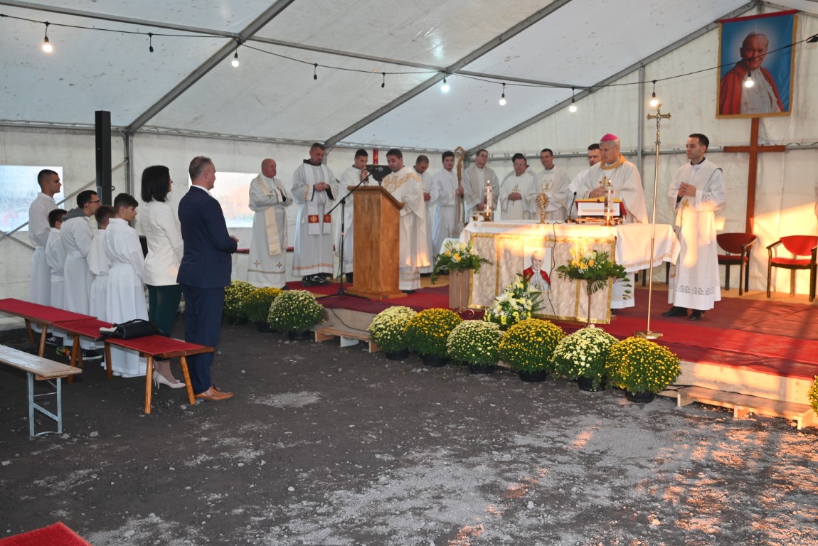 Zamjenik župana Mihael Jurić je nazočio svečanoj proslavi svetkovine sv. Ivana Pavla II. – zaštitnika istoimene petrinjske župe.