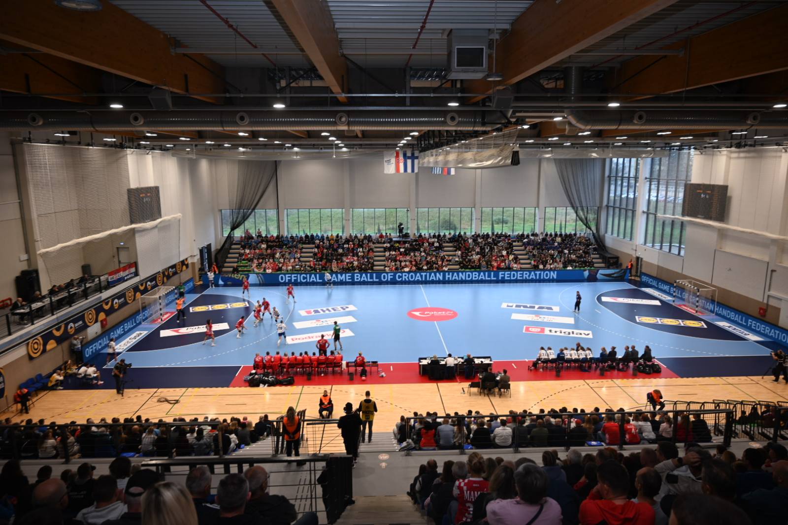 U srijedu 15. listopada 2025., u Sportskoj dvorani Zeleni brijeg u Sisku odigrana je kvalifikacijska utakmica za EHF Euro 2026. između hrvatske ženske rukometne reprezentacije i Finske.