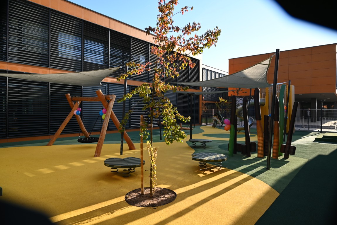 Otvoren je dječji vrtić u Galdovu, dugoočekivani projekt Grada Siska, čijim su otvorenjem vrtićki kapaciteti u Sisku povećani za 6 novih odgojnih skupina, odnosno čak 100 novih mjesta. 