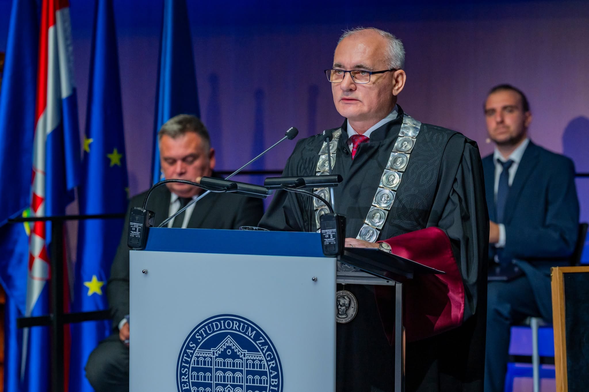 U Zagrebu je jučer održana svečana inauguracija rektora Sveučilišta u Zagrebu, prof. dr. sc. Stjepana Lakušića, kojoj su nazočili brojni uzvanici, među kojima i župan Sisačko-moslavačke županije Ivan Celjak.