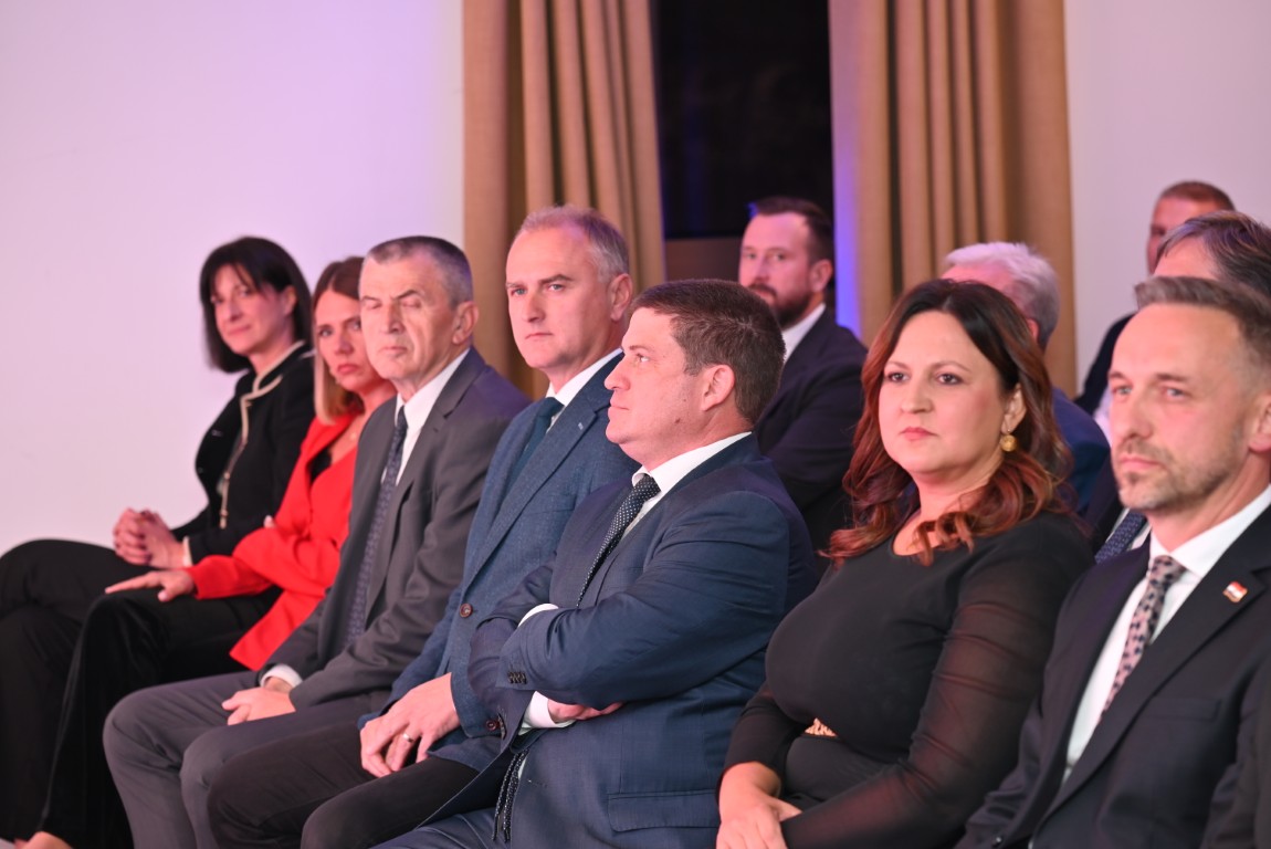 U povodu Dana grada Novske i blagdana sv. Luke, sinoć je u Hotelu Knopp održana svečana sjednica Gradskog vijeća Grada Novske.