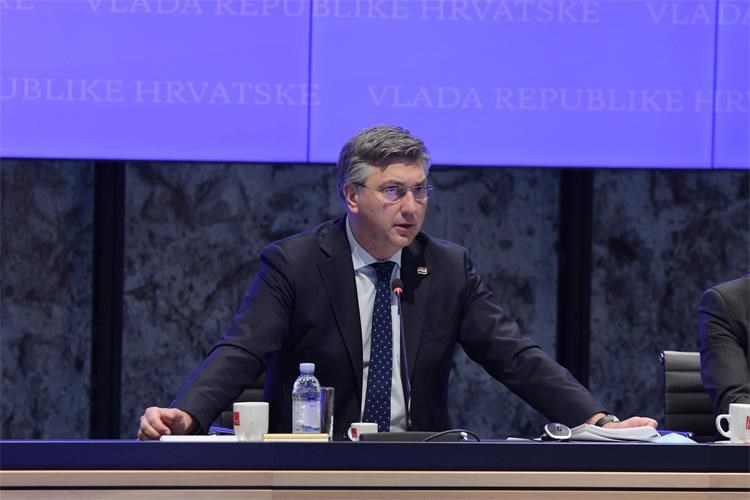 Predsjednik Vlade Andrej Plenković održao je danas sastanak sa županima, predstavnicima Udruge gradova u Republici Hrvatskoj i Hrvatske zajednice općina te predstavnicima Međuresorne radne skupine na temu provedbe aktivnosti prihvata i zbrinjavanja izbjeglog stanovništva iz Ukrajine.