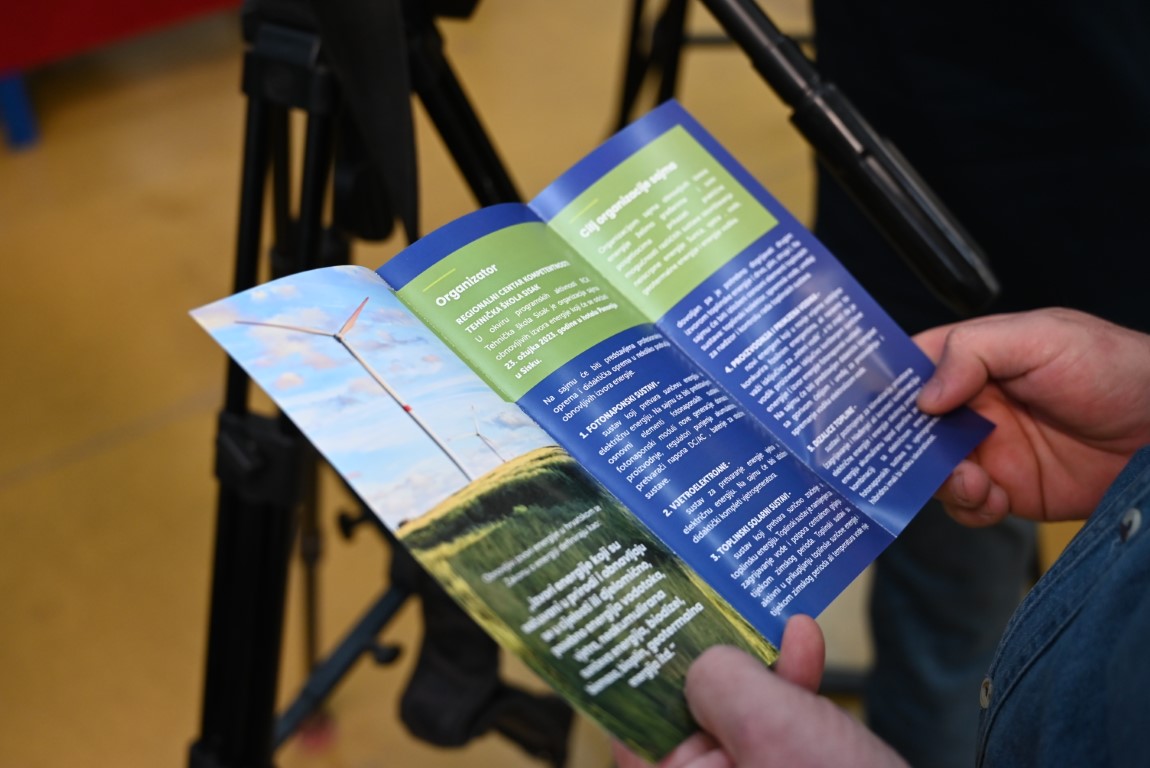 U organizaciji Tehničke škole Sisak u četvrtak, 23. ožujka u sisačkom Hotelu Panonija održat će se prvi Sajam obnovljivih izvora energije, najavljeno je danas na konferenciji za novinare na kojoj su o programu Sajma i značaju obnovljivih izvora energije govorili zamjenik župana Mihael Jurić, ravnatelj Tehničke škole Sisak Davor Malović i profesor u školi Stevče Arsoski.