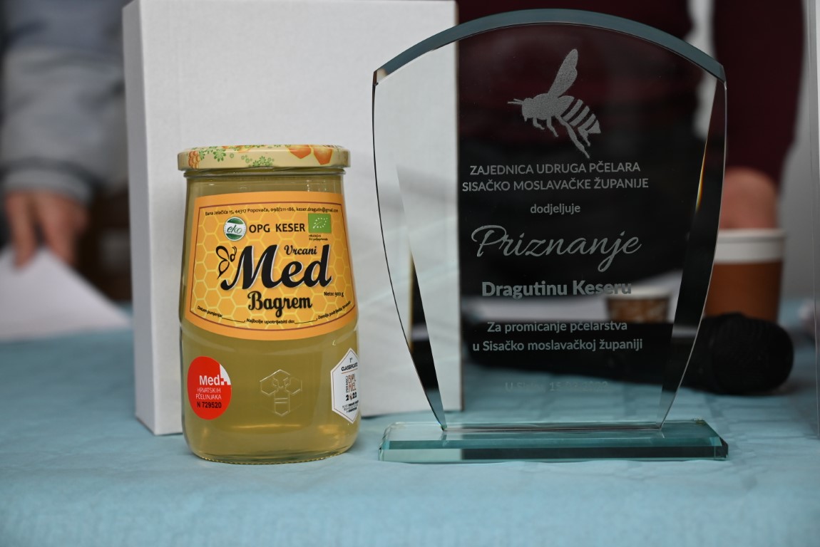 Zamjenik župana Mihael Jurić je u srijedu, 15. ožujka 2023. godine u "Vinskom dvoru" u Popovači nazočio redovnoj skupštini Zajednice udruga pčelara Sisačko-moslavačke županije.