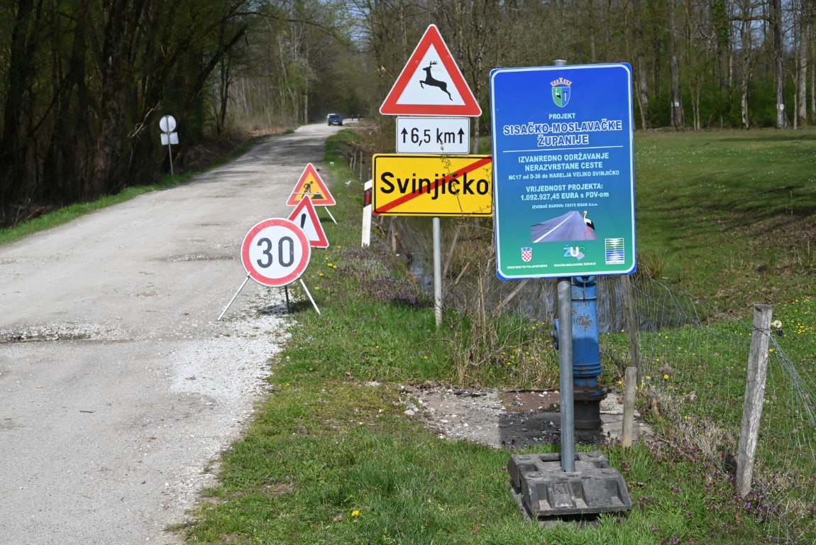 Pripremnim radovima započela je u petak, 31. ožujka 2023. godine, sanacija i modernizacija prometnice od državne ceste u Brezovici do naselja Veliko Svinjičko. Sisačko-moslavačka županija inicirala je financiranje ove prometnice dugačke 5,6 kilometara. Početak radova danas je obišao župan Ivan Celjak sa suradnicima i naglasio kako za njega ova cesta ima gotovo jednak značaj kao i autocesta od Siska prema Zagrebu.