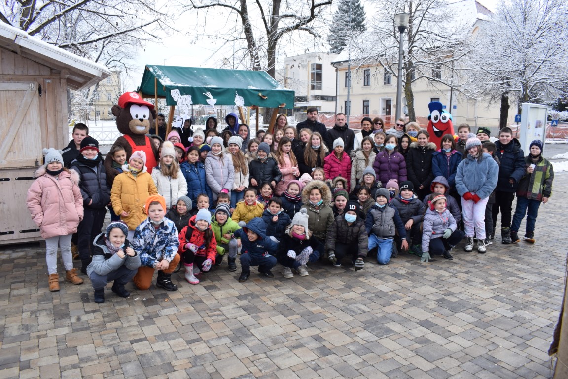 Na radost brojnih mališana, ove zime u Glinu se ponovno vraća klizalište na otvorenom!