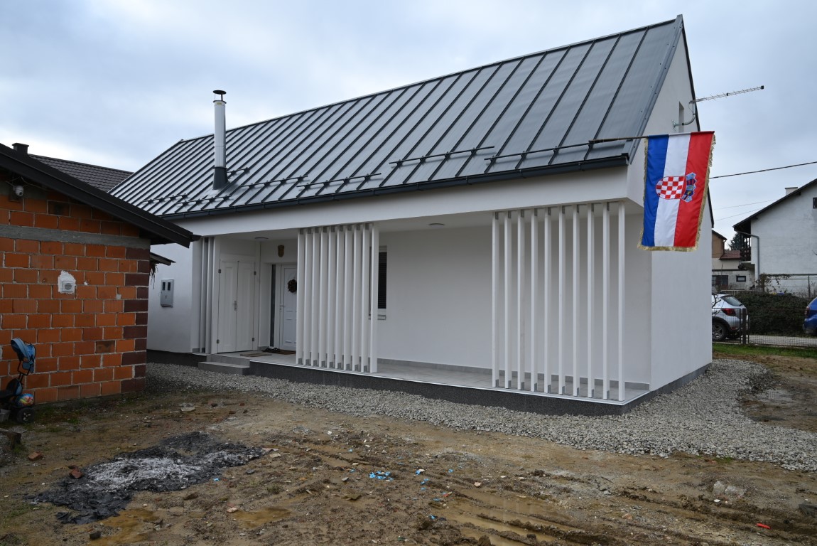 Župan Ivan Celjak je, uz potpredsjednika Vlade RH, ministra prostornog uređenja, graditeljstva i državne imovine Branka Bačića i državnog tajnika Domagoja Orlića, posjetio područje gradova Glina i Petrinja.