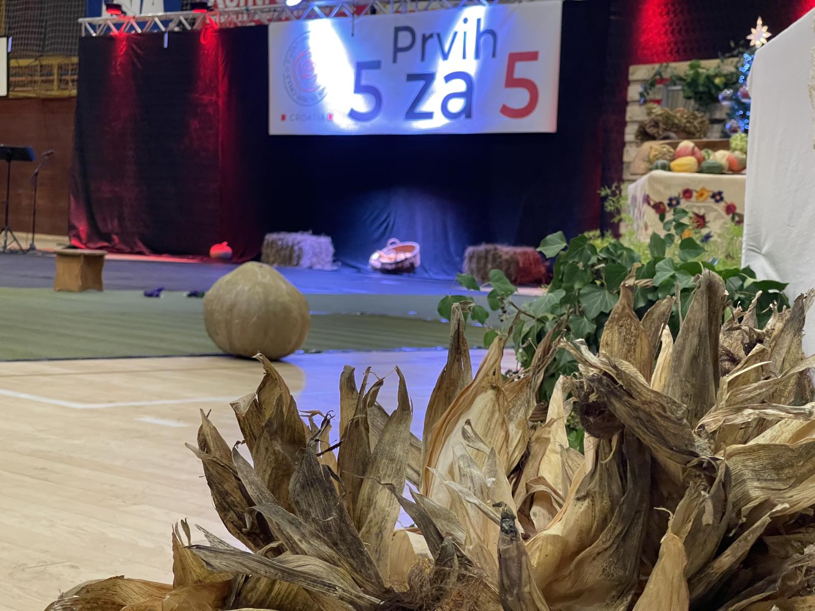 Župan Ivan Celjak nazočio je u subotu, 16. prosinca 2023. godine koncertu koji je održan pod pokroviteljstvom Sisačko-moslavačke županije u povodu obilježavanja pet godina djelovanja folklornog ansambla „Etno Siscia Sisak“ u Sportskoj dvorani Brezovica