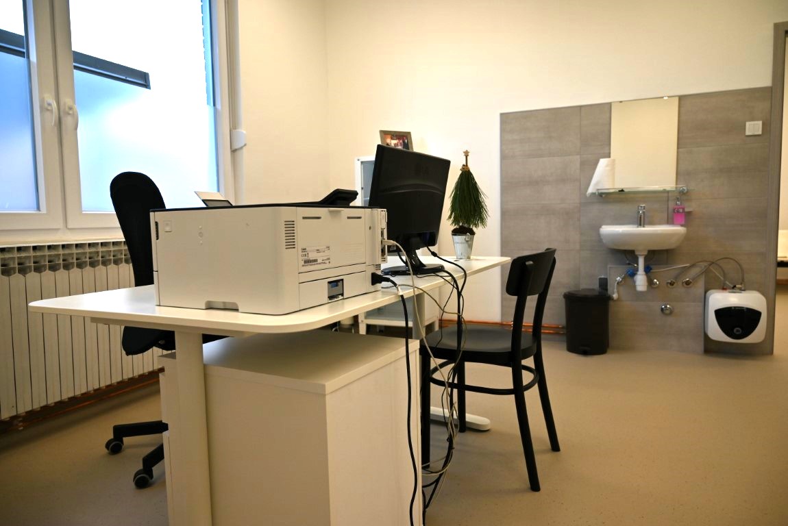 Presijecanjem vrpce sisačko-moslavački župan Ivan Celjak danas je u naselju Kratečko kod Siska svečano otvorio novouređenu ambulantu Doma zdravlja SMŽ u Kratečkom. Osobiti značaj uređenja ove ambulante je i njen ponovni početak rada. Za sve pacijente osiguran je dolazak liječnice i medicinske sestre, a pacijenti za posjet liječniku više neće morati putovati do Siska.