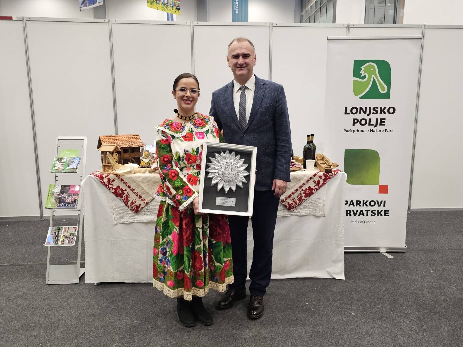 Ove godine Osijek je bio domaćin nagrade "Suncokret ruralnog turizma Hrvatske - Sunflower Award" koja je godišnji projekt nacionalnog ocjenjivanja (turističkih) obiteljskih poljoprivrednih gospodarstva, poduzetnika u ruralnom turizmu, ruralno-turističkih projekata i manifestacija, tradicijske gastronomije ruralnih područja, vinskog turizma te zaštićenih proizvoda i održivog razvoja. Iz Sisačko-moslavačke županije bilo je prijavljeno 11 kandidata, a događaj je nazočio zamjenik župana Mihael Jurić.