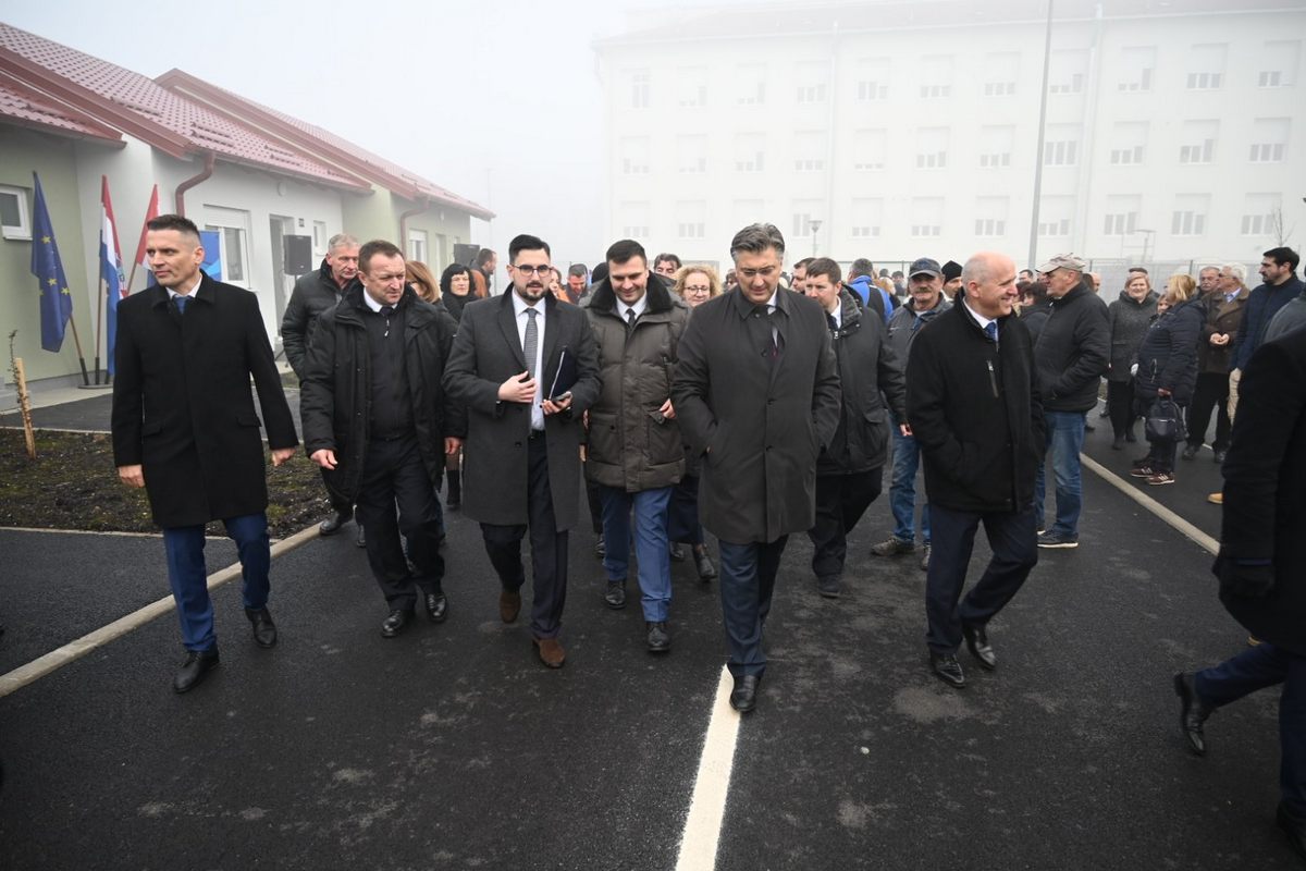 Sisačko-moslavački župan Ivan Celjak sa suradnicima je uz predsjednika Vlade Republike Hrvatske Andreja Plenkovića sudjelovao u obilasku 