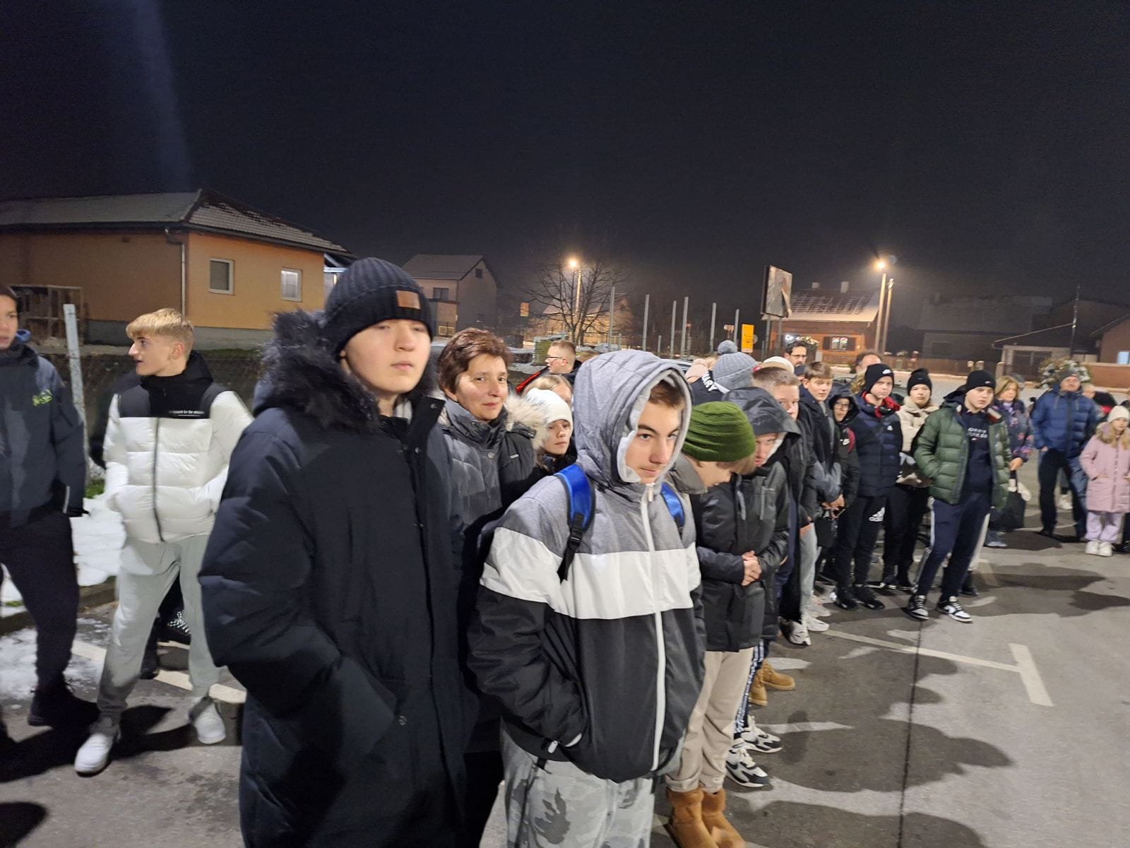 Zamjenik župana Mihael Jurić, ispratio je učenike i učitelje iz osnovnih škola s područja grada Petrinje i Gline koji će od 05. do 19. prosinca 2023. godine boravit u Švicarskoj u sklopu projekta Intercultural Exchange Project, u organizaciji Pestalozzi Children's Foundation iz Švicarske.