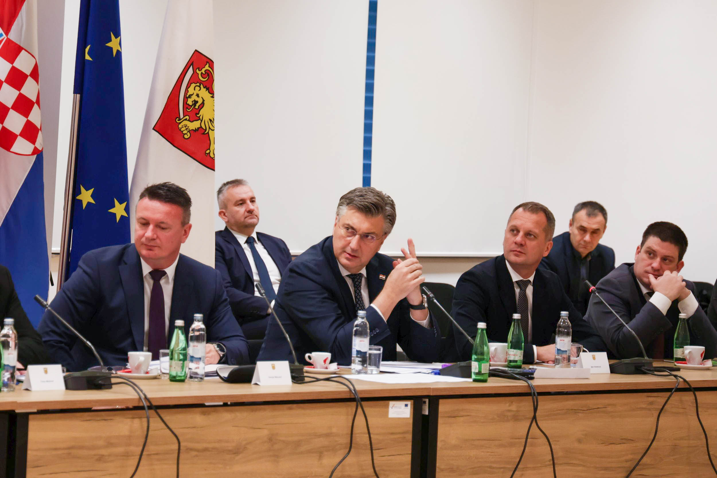 Župan Ivan Celjak nazočio je u utorak, 19. prosinca 2023. godine u Virovitici sastanku Vlade sa županima te predstavnicima Udruge gradova i Hrvatske zajednice općina.