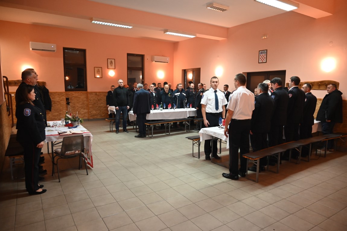 Zamjenik župana Mihael Jurić je u vatrogasnom domu u Taborištu nazočio Svečanoj sjednici Skupštine Vatrogasne zajednice grada Petrinje.