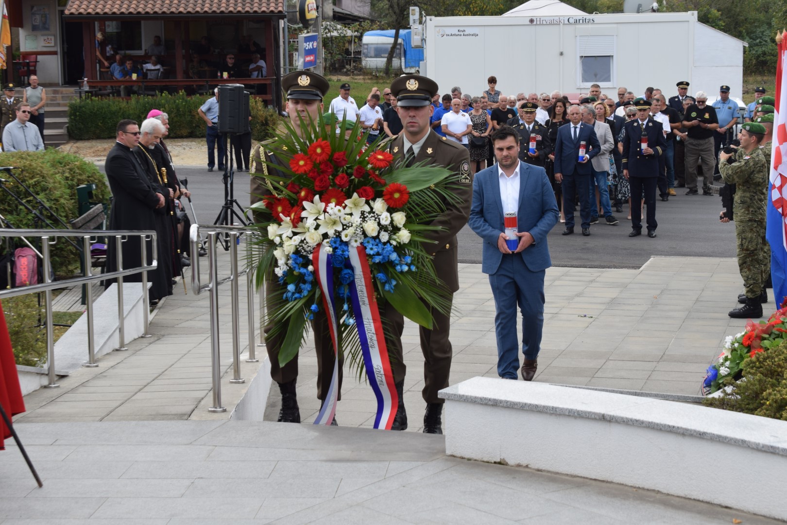 Zamjenik župana Mihael Jurić je u četvrtak, 16. rujna 2021. godine, u Petrinji u župnoj crkvi Sv. Lovre nazočio Svetoj misi zadušnici za sve poginule, nestale i umrle hrvatske branitelje i civilne žrtve iz Domovinskog rata u sklopu manifestacije "Dani sjećanja 1991.-2021."  Sisačko-moslavački župan Ivan Celjak je kao izaslanik predsjednika Hrvatskog sabora Gordana Jandrokovića, sudjelovao u komemoraciji u sklopu manifestacije "Dani sjećanja 1991.-2021.", kod Spomenika pukovniku Predragu Matanoviću i suborcima na Senjaku.